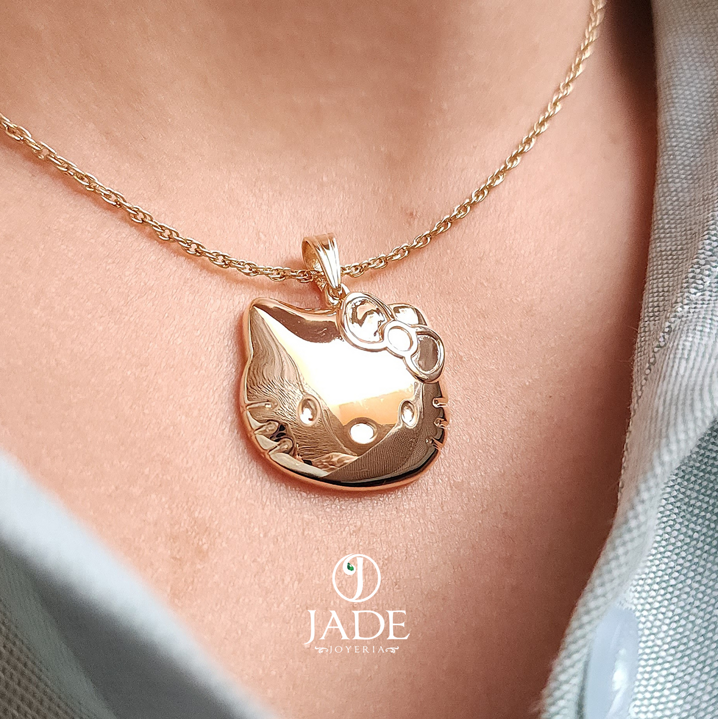 Dije de Hello Kitty en oro 18k