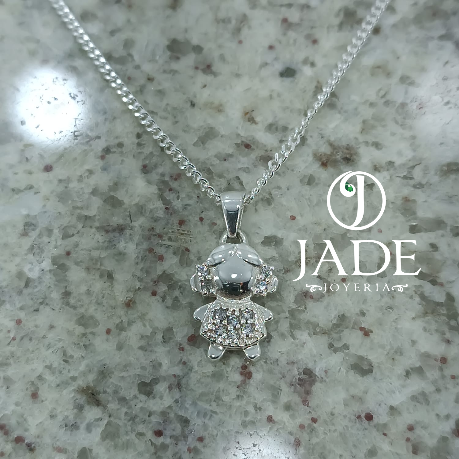 Dije de niña pequeña con moñitos en plata ley