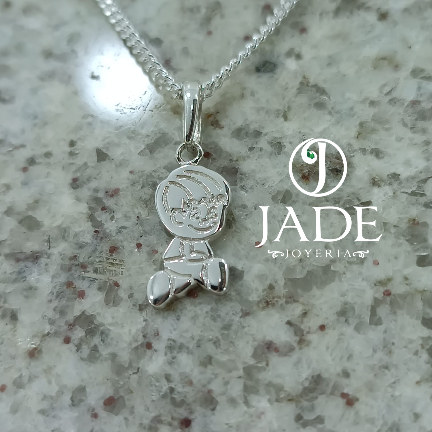 Dije de niño en relieve  plata ley