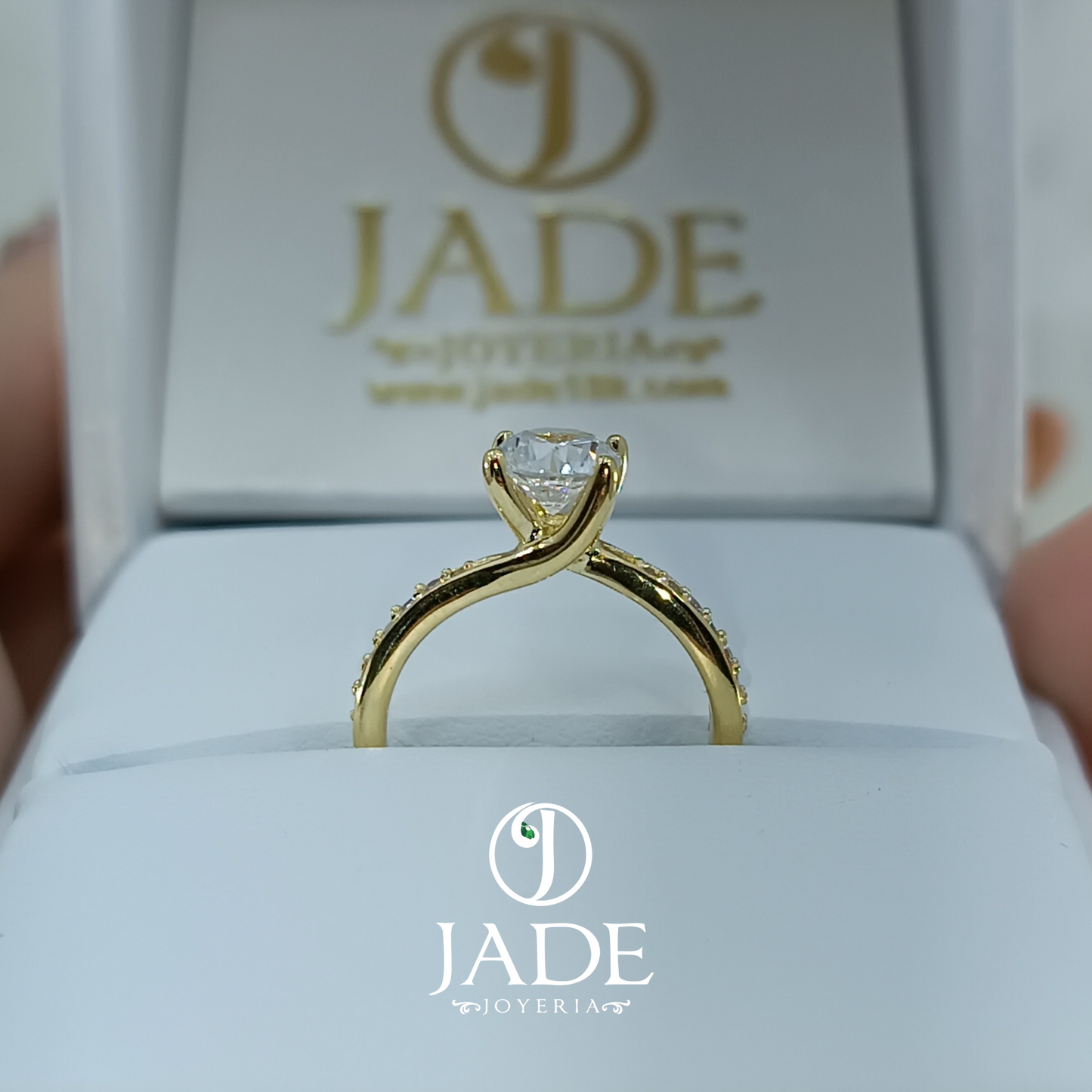 Anillo Lexie de compromiso en oro 18k