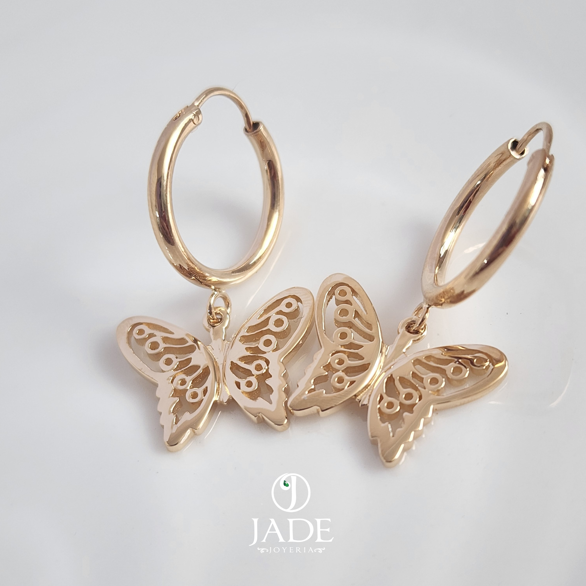 Juego de aretes mariposa y collar