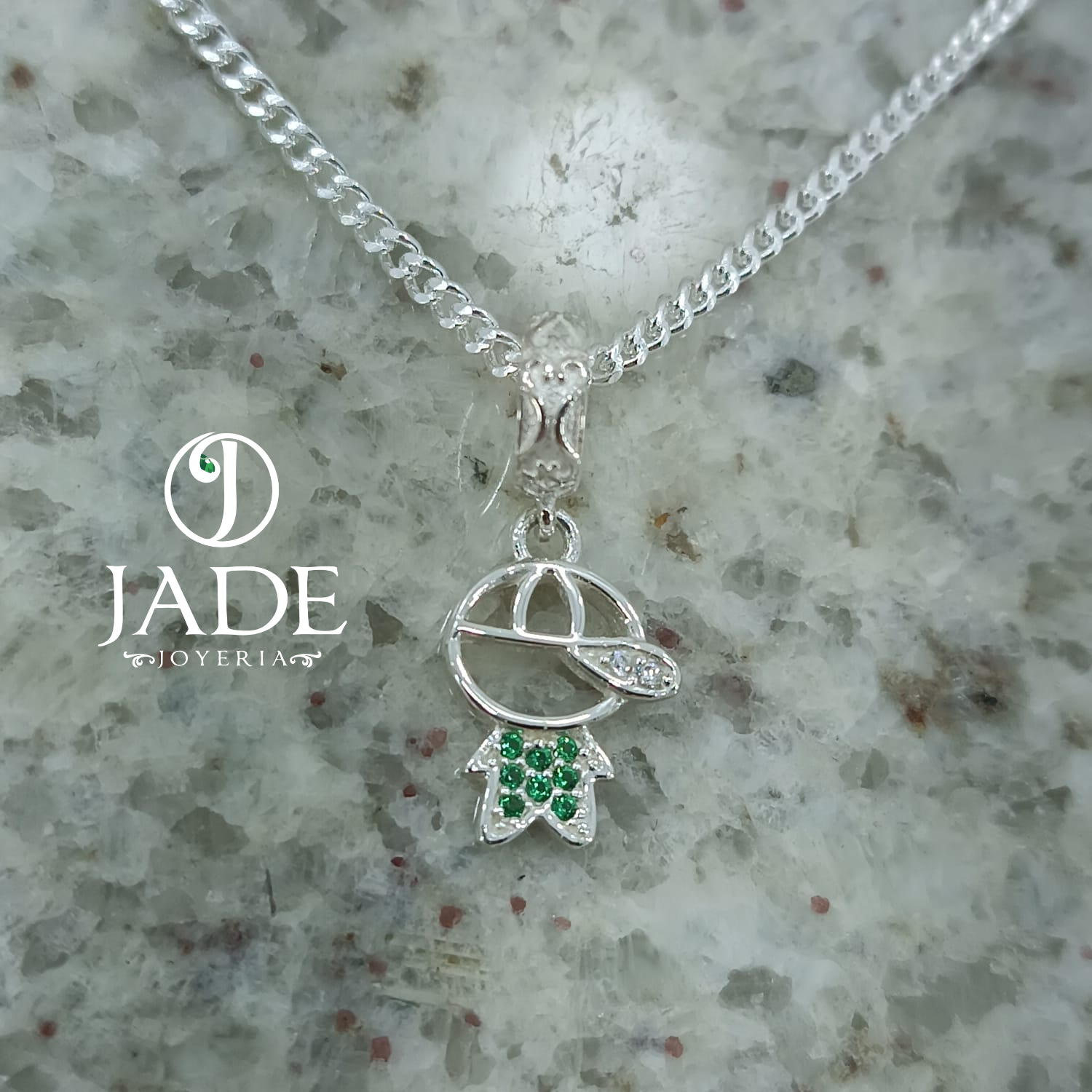 Dije niño tipo charm en plata ley