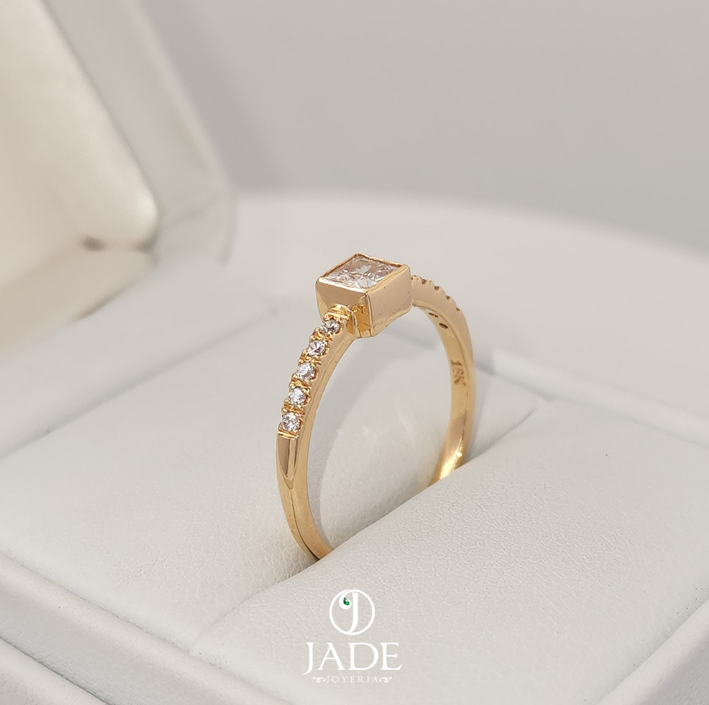 Anillo Laura en oro 18k