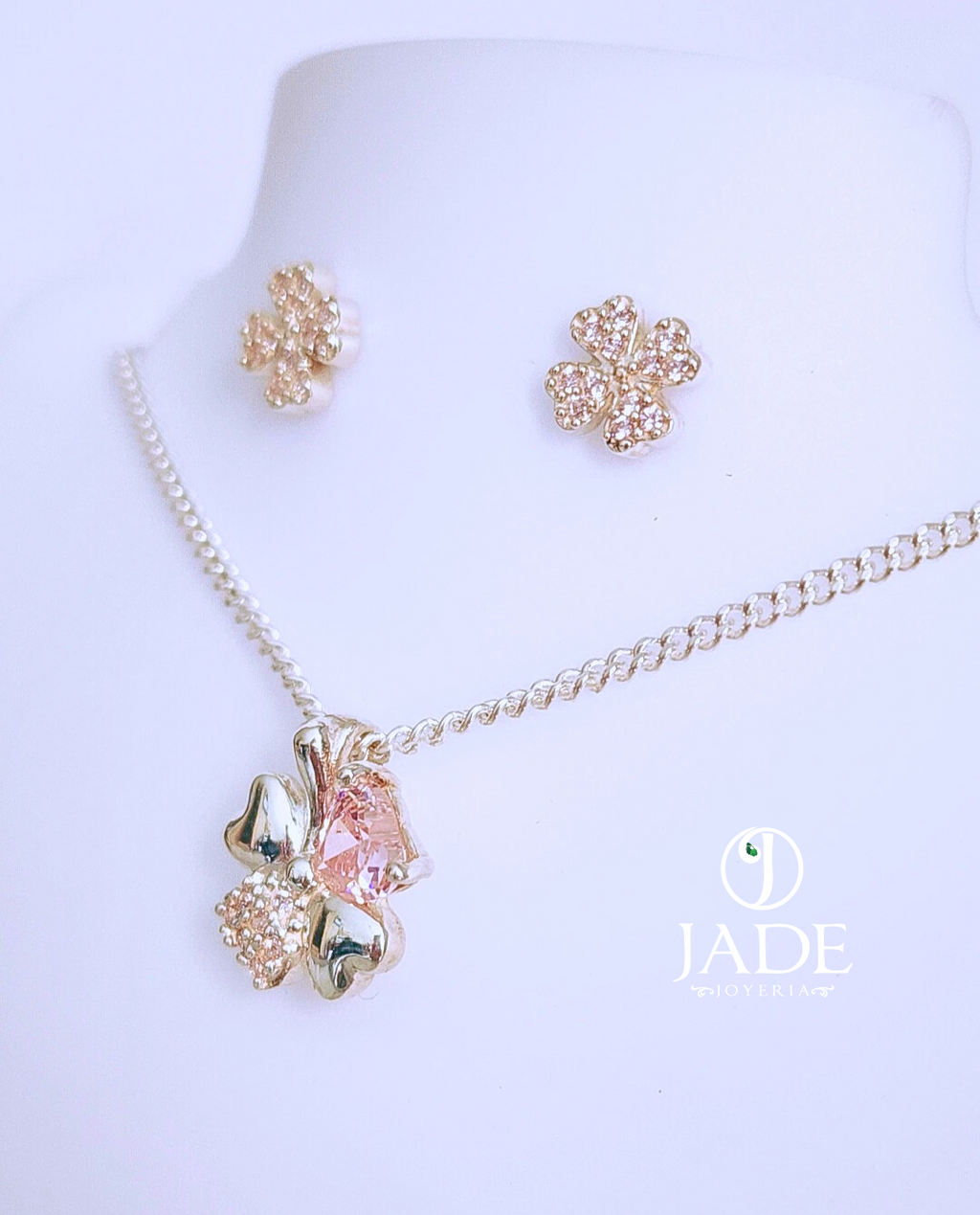 Juego de treból con piedra rosa en plata ley