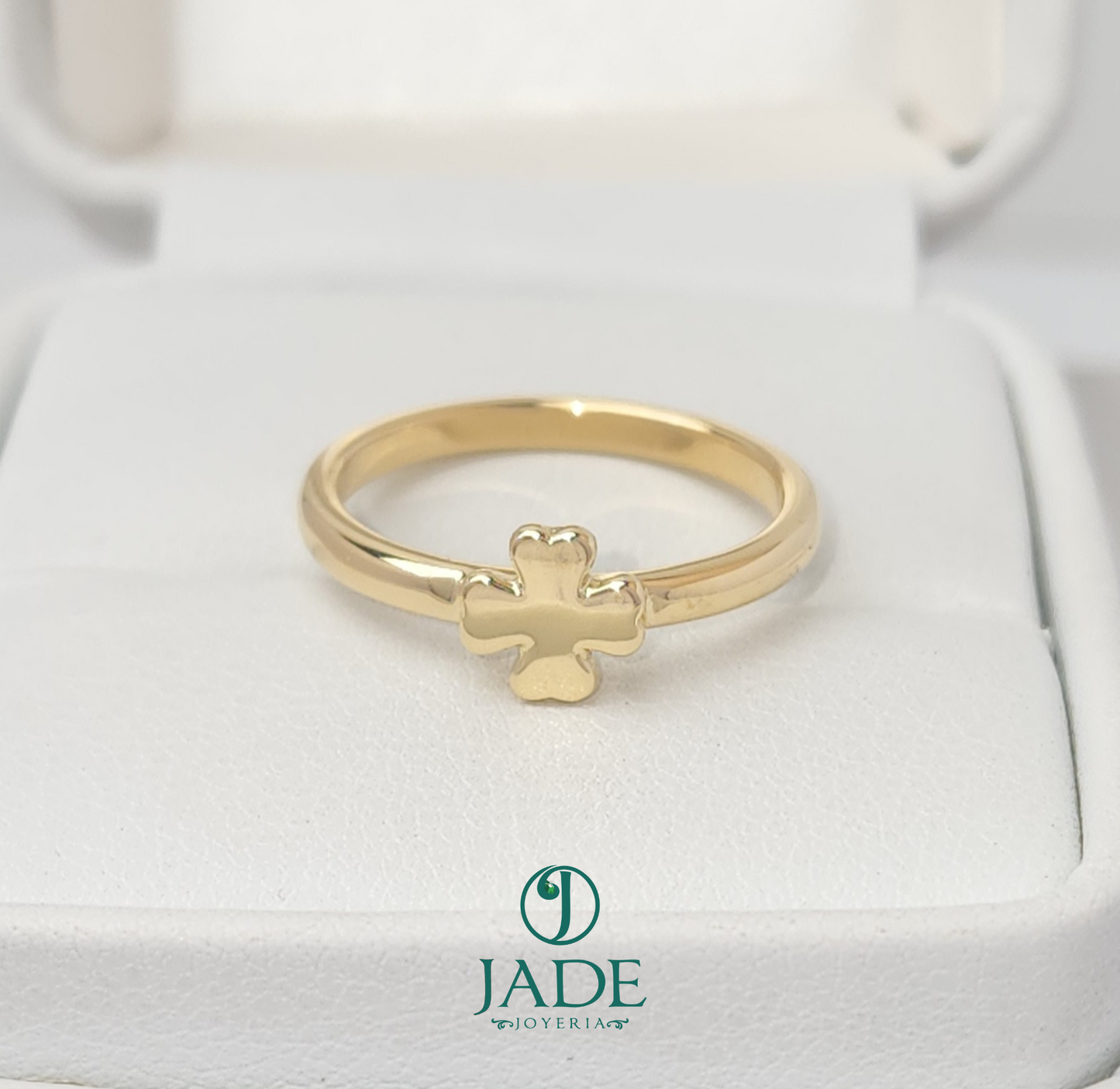 Anillo de trébol en oro 18k