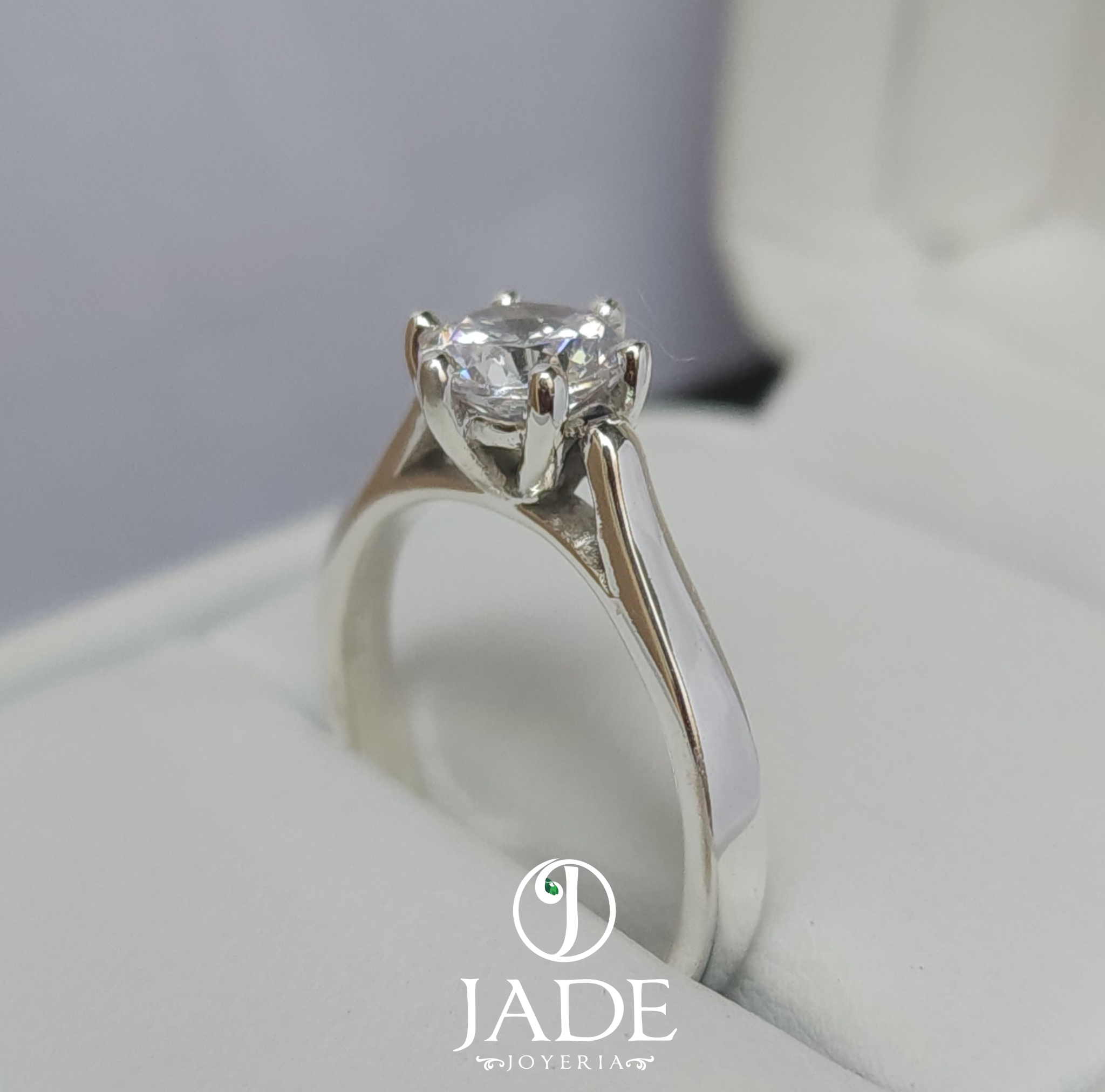 Anillo de compromiso Royal en plata ley