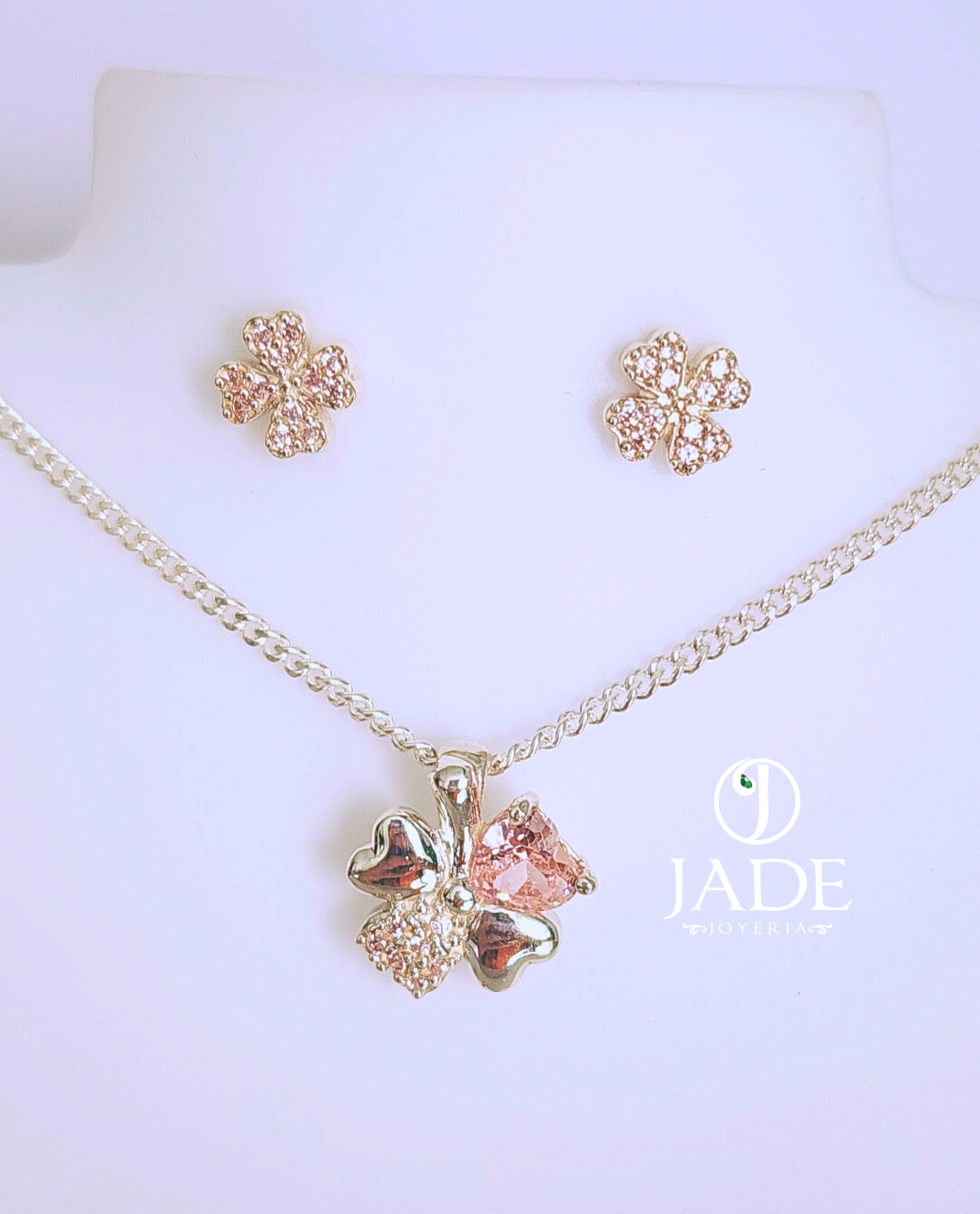 Juego de treból con piedra rosa en plata ley