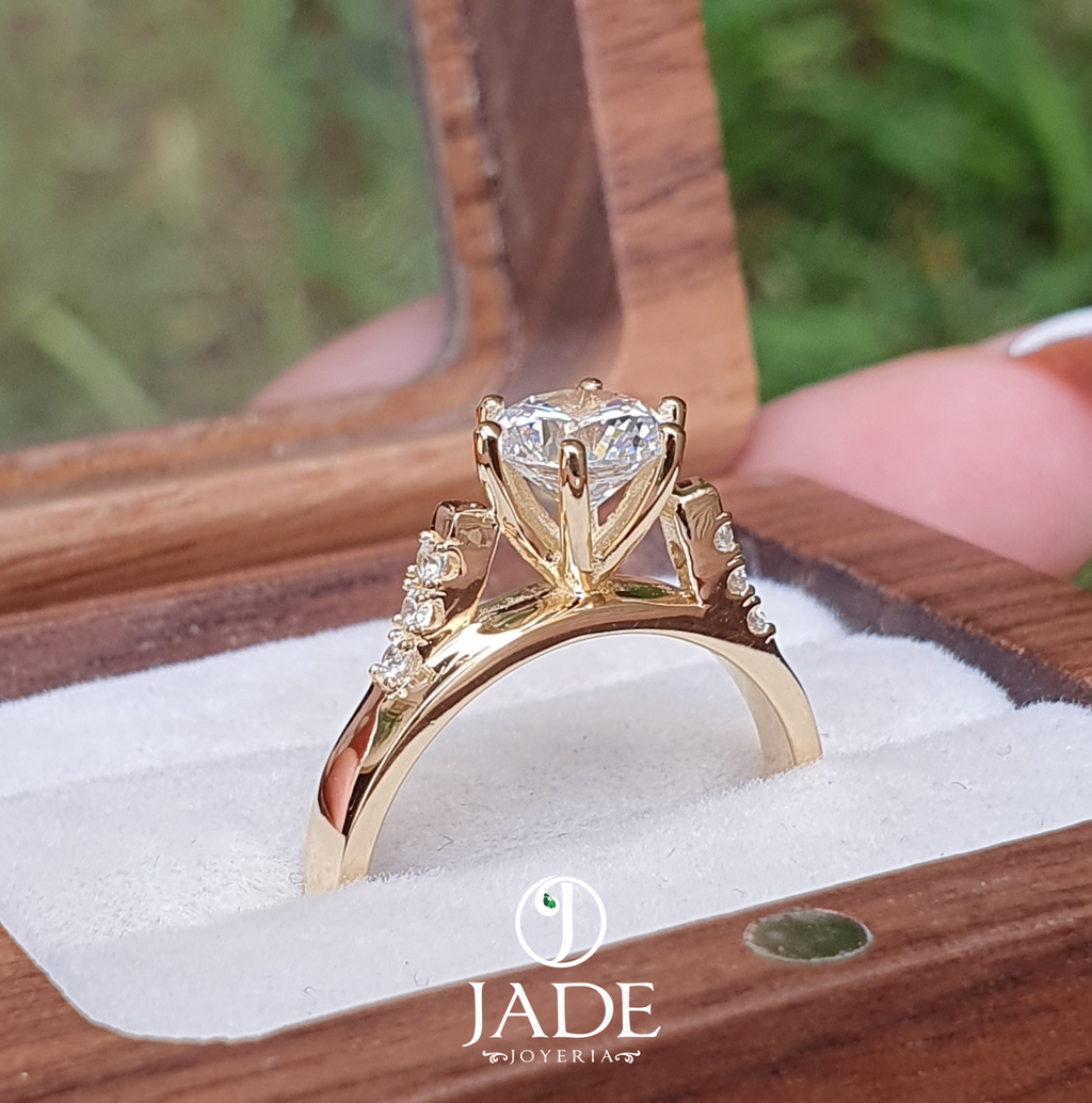 Anillo Frisda de compromiso