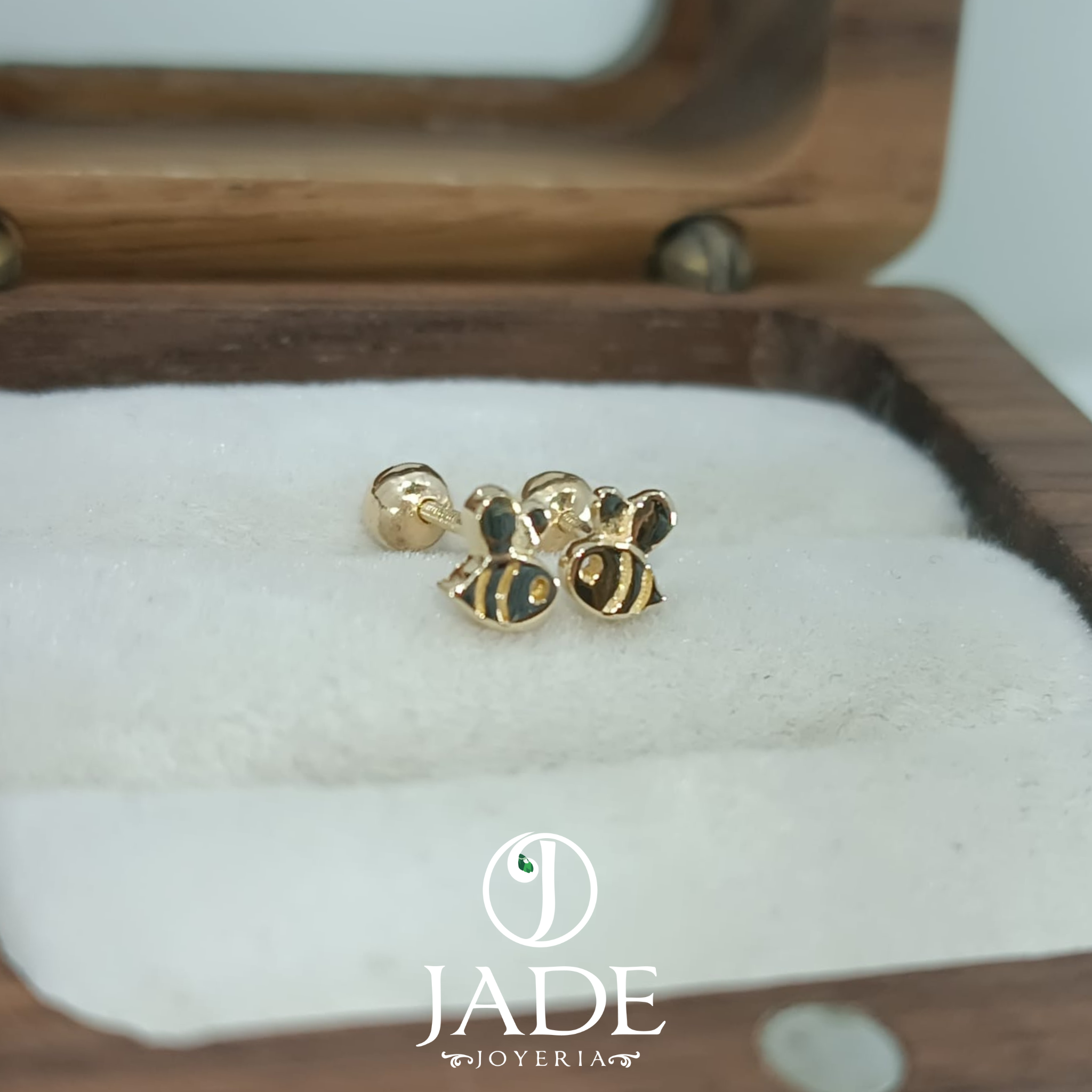 Aretes de abejita enroscables para bebés