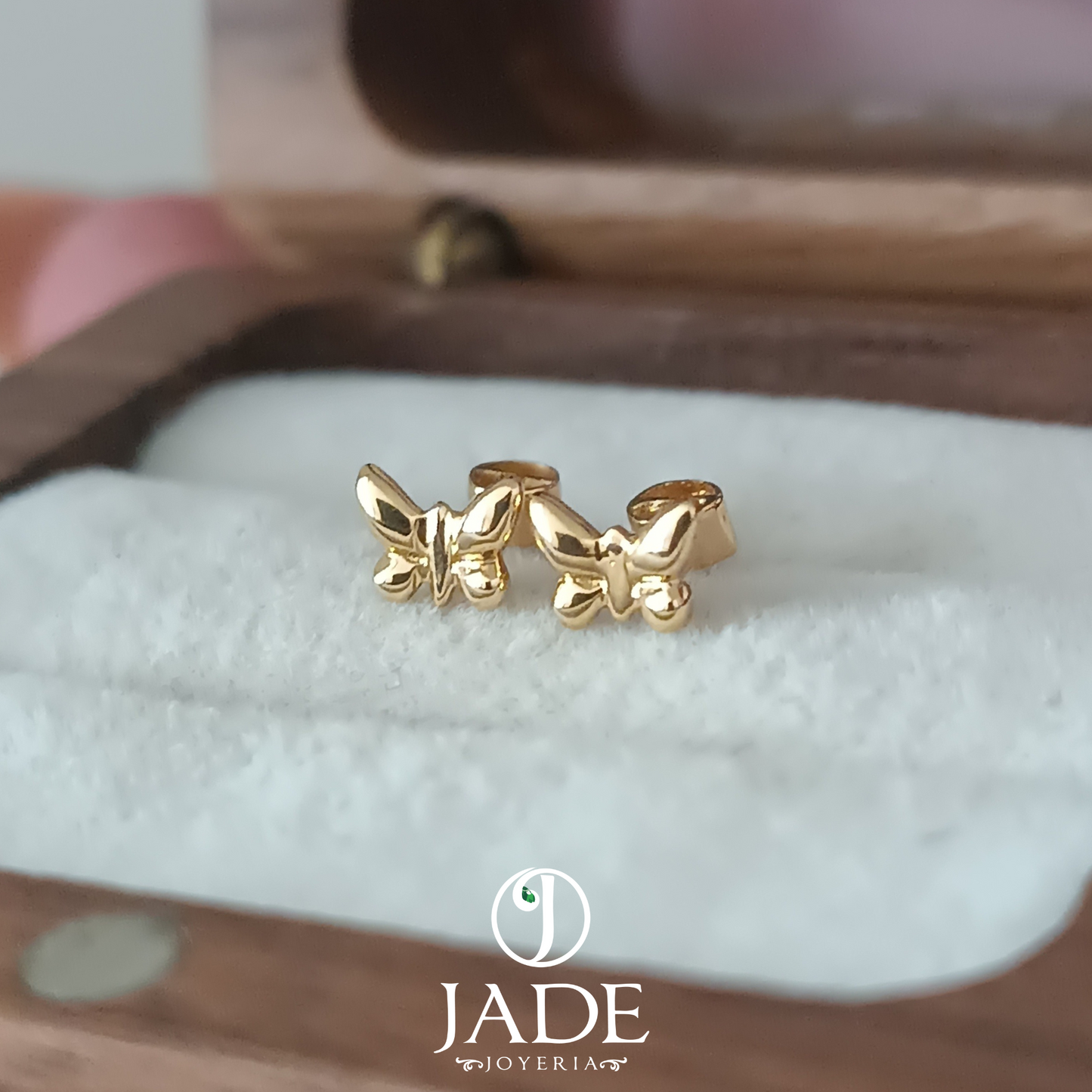 Aretes forma de mariposa para bebé en oro 18k