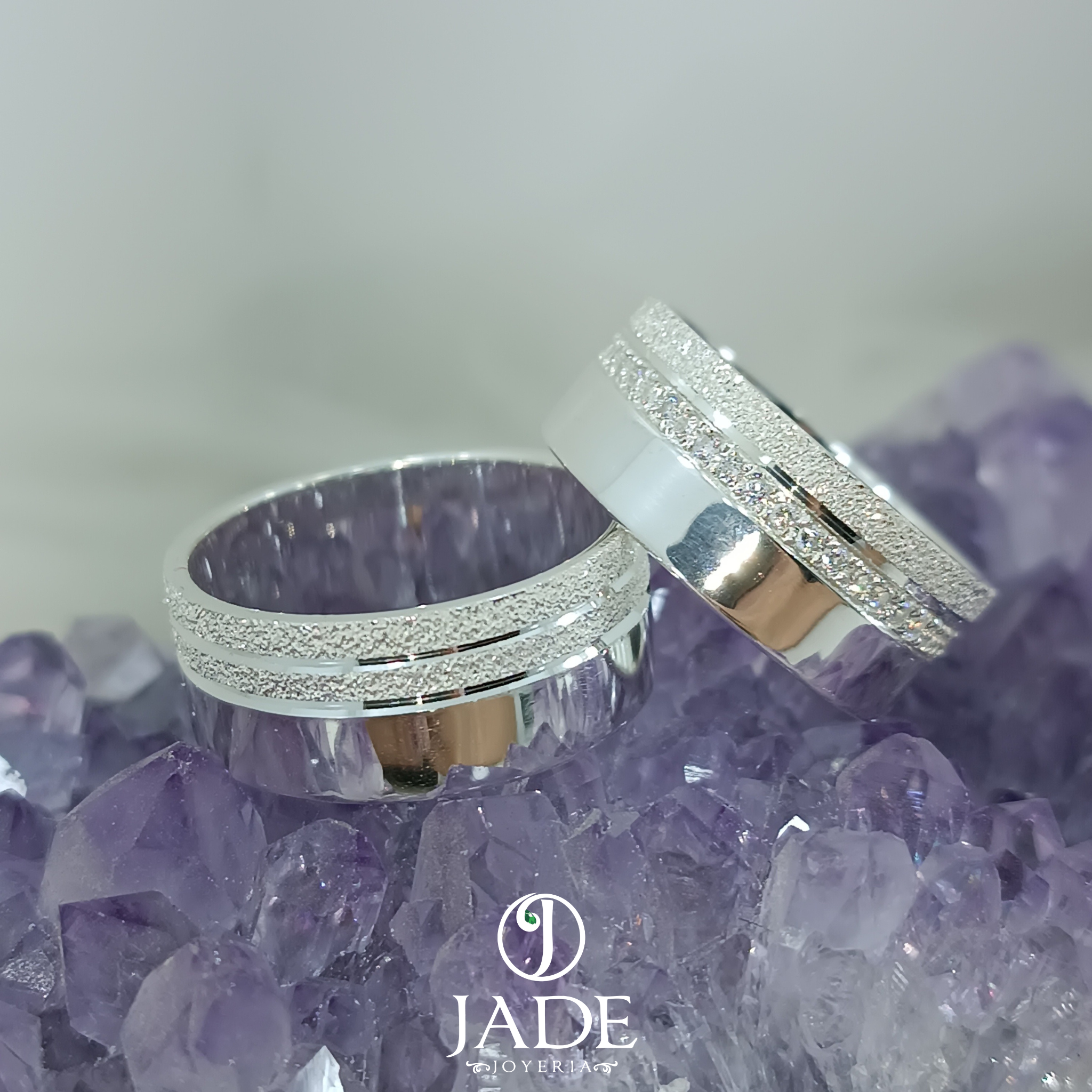 Aros de matrimonio diamantados con pedrería en plata ley