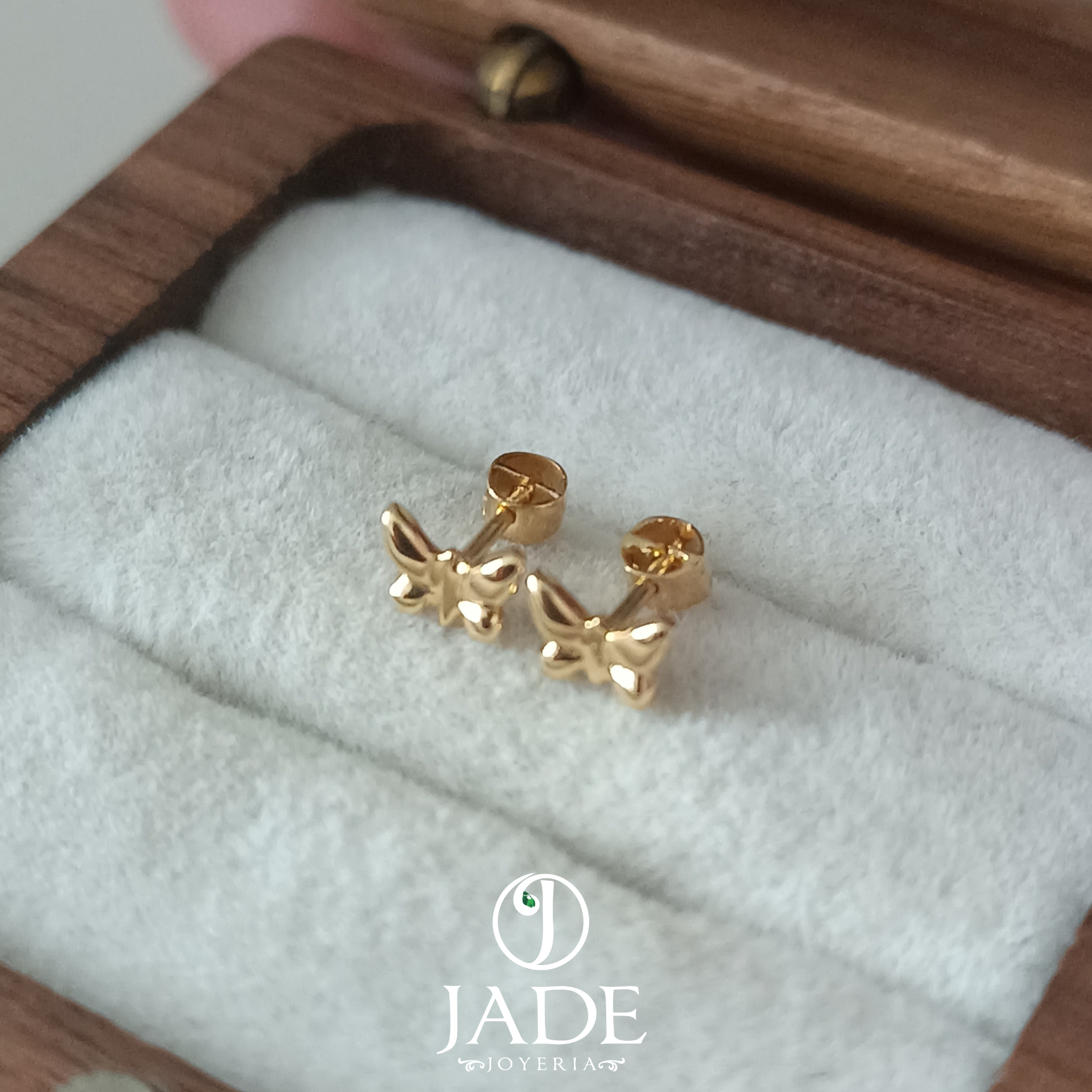 Aretes forma de mariposa para bebé