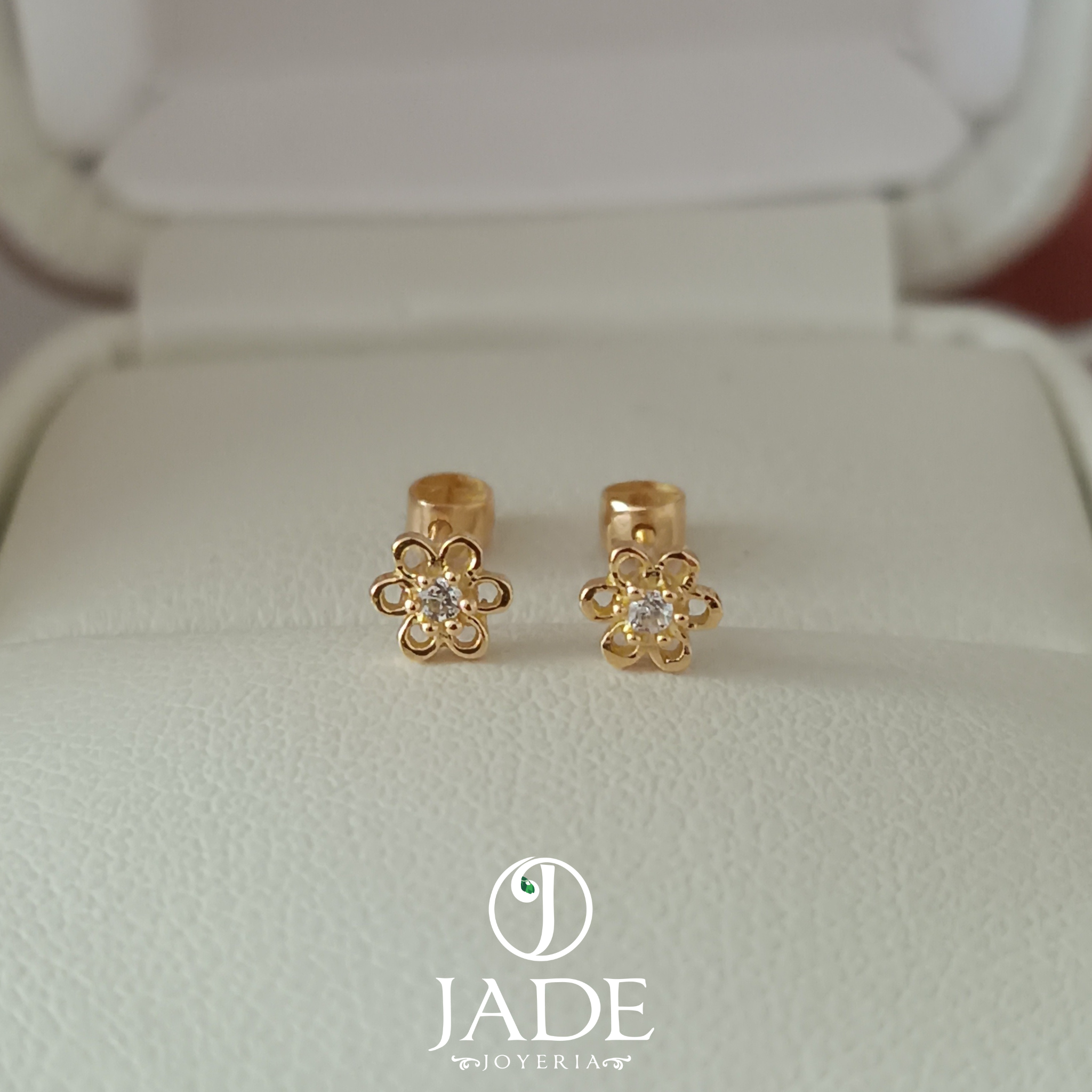 Aretes de Flor para Bebé Oro de 18k