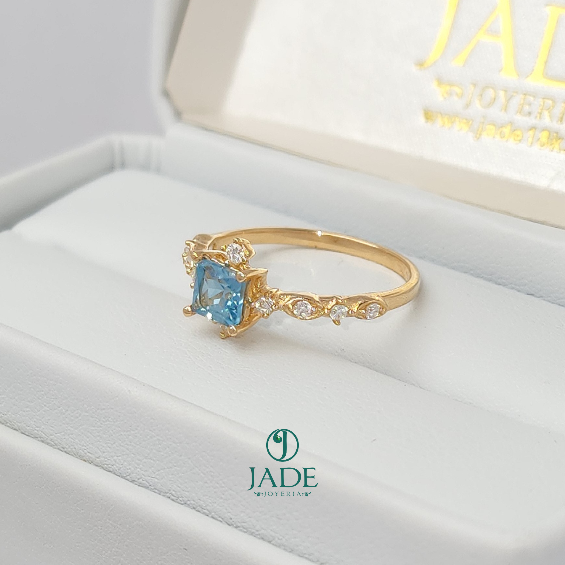 Anillo de Compromiso "Encantador"