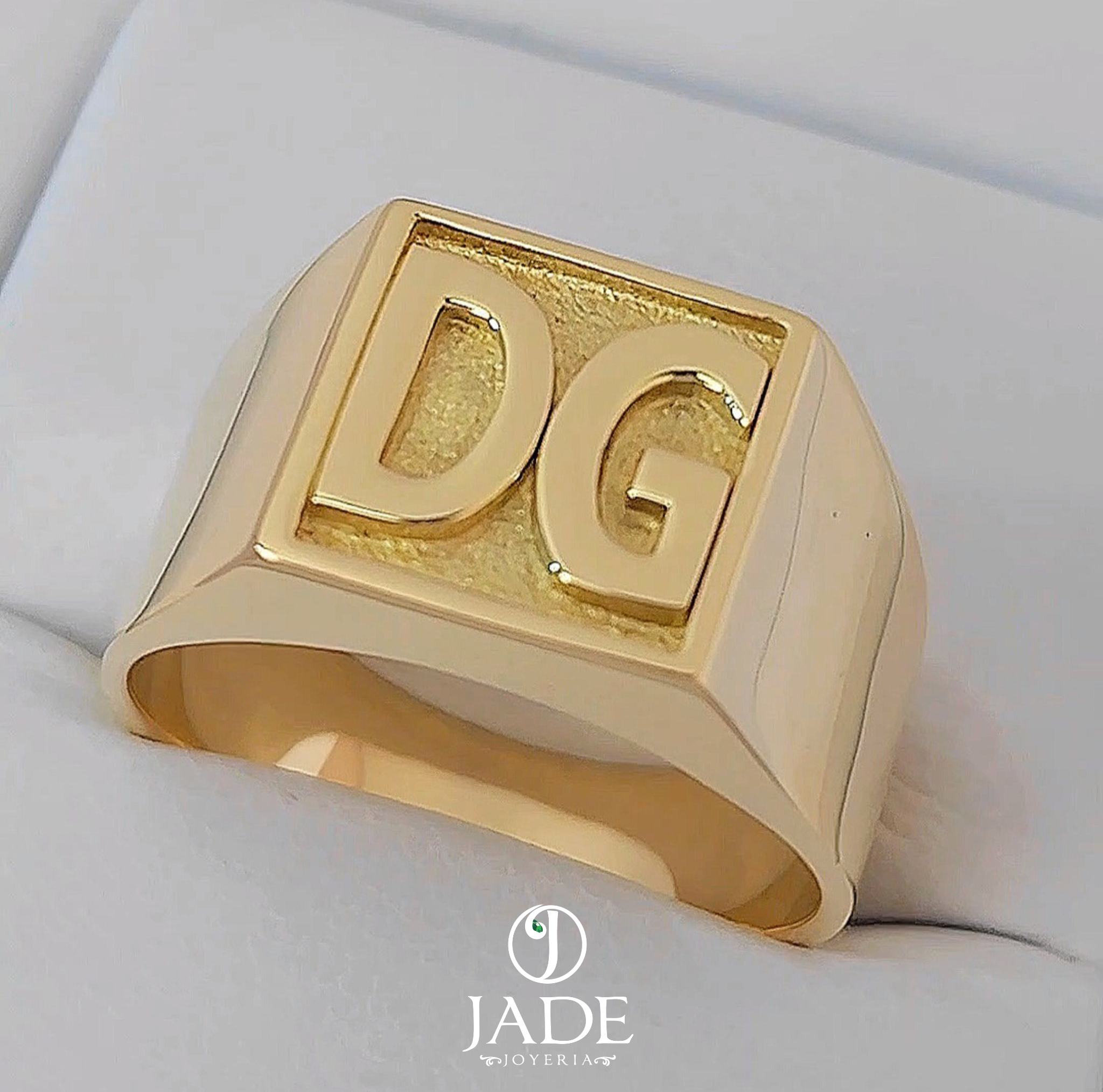 Chevalier de iniciales