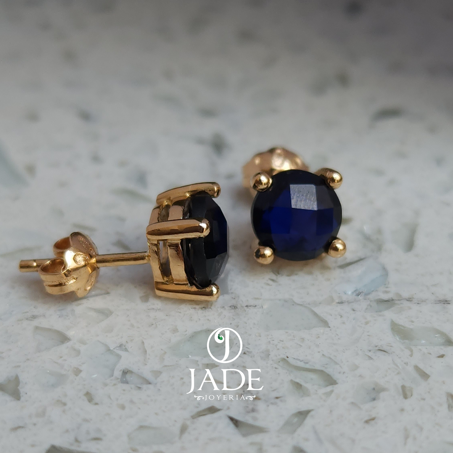 Aretes Lauren con cuarzo azul en oro 18k