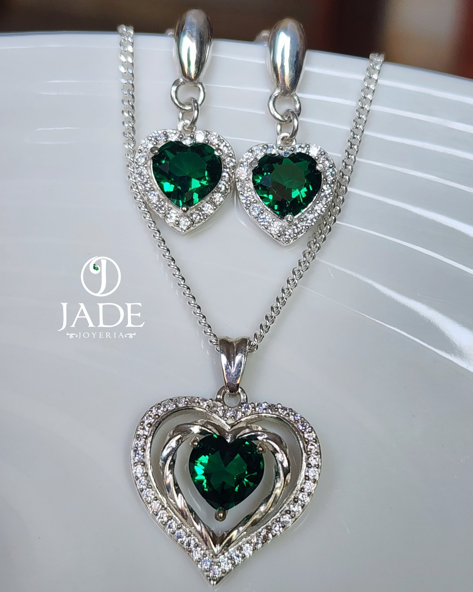 Juego de aretes y collar Amore en plata ley