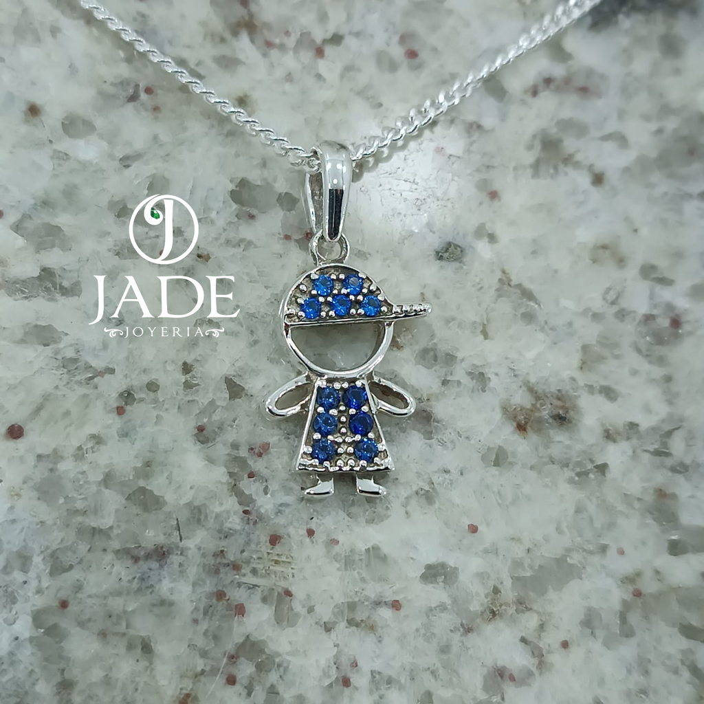 Dije de niño con gorra azul en plata ley