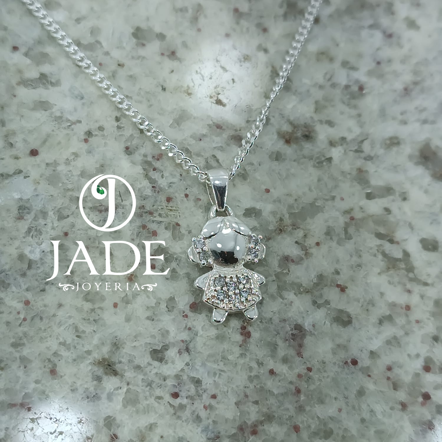 Dije de niña pequeña con moñitos en plata ley