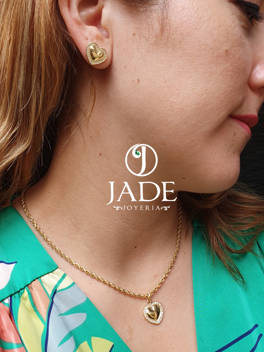 Juego de Aretes y collar corazón