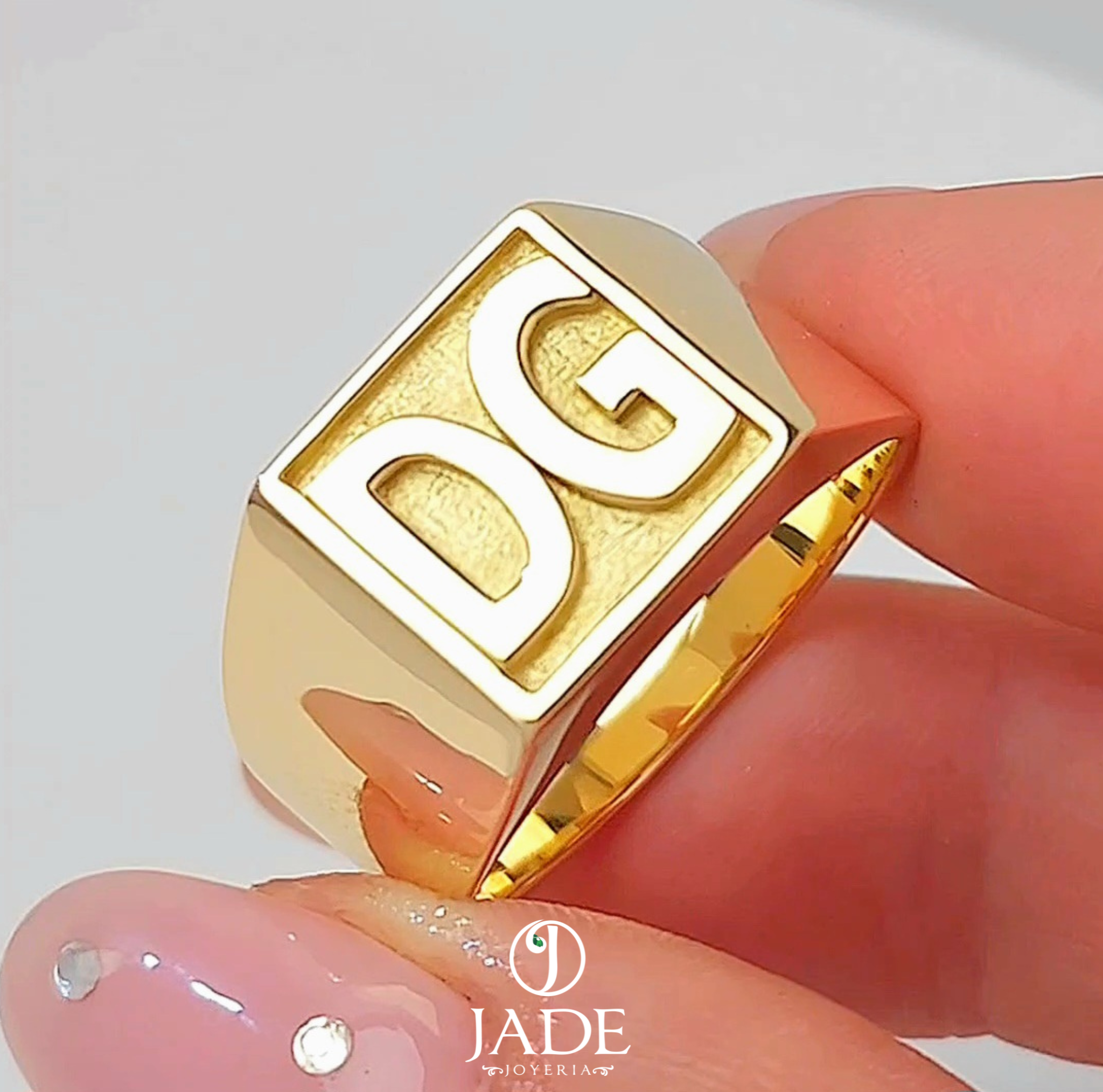 Chevalier de iniciales