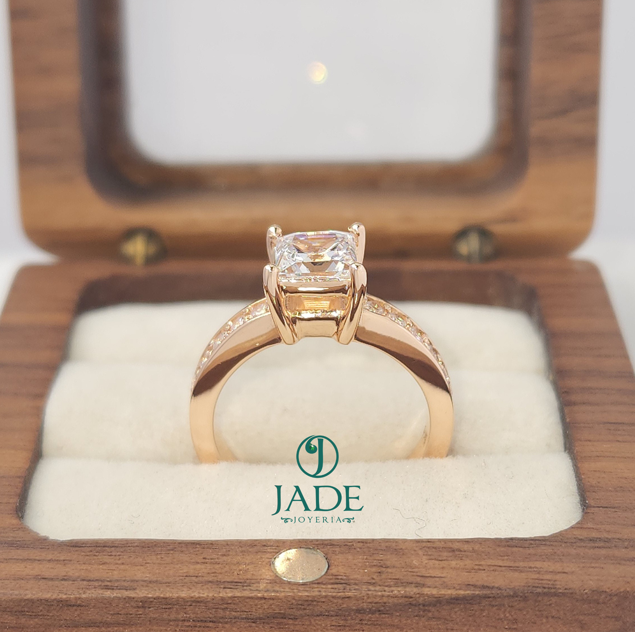 Anillo de Compromiso "Merlina "