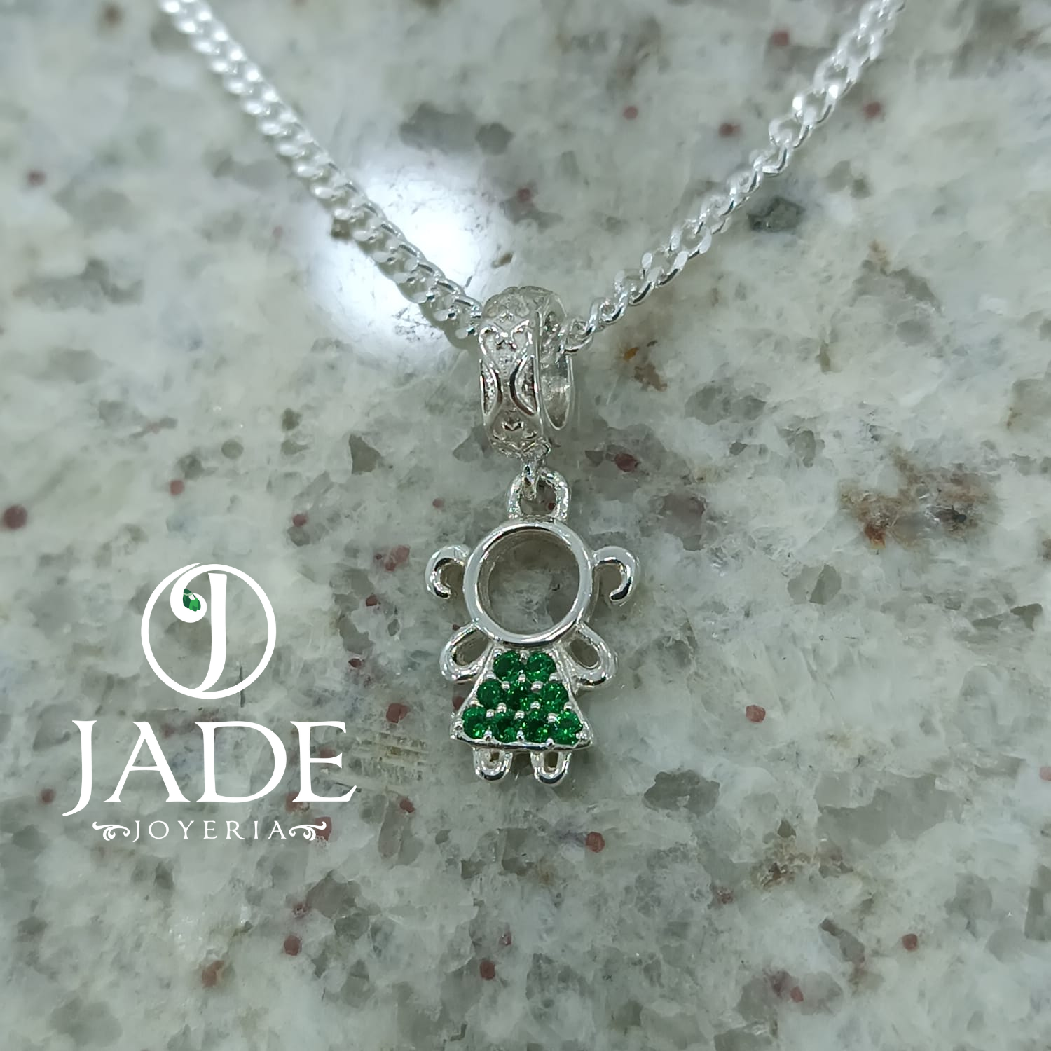 Dije de niña tipo charm en plata ley