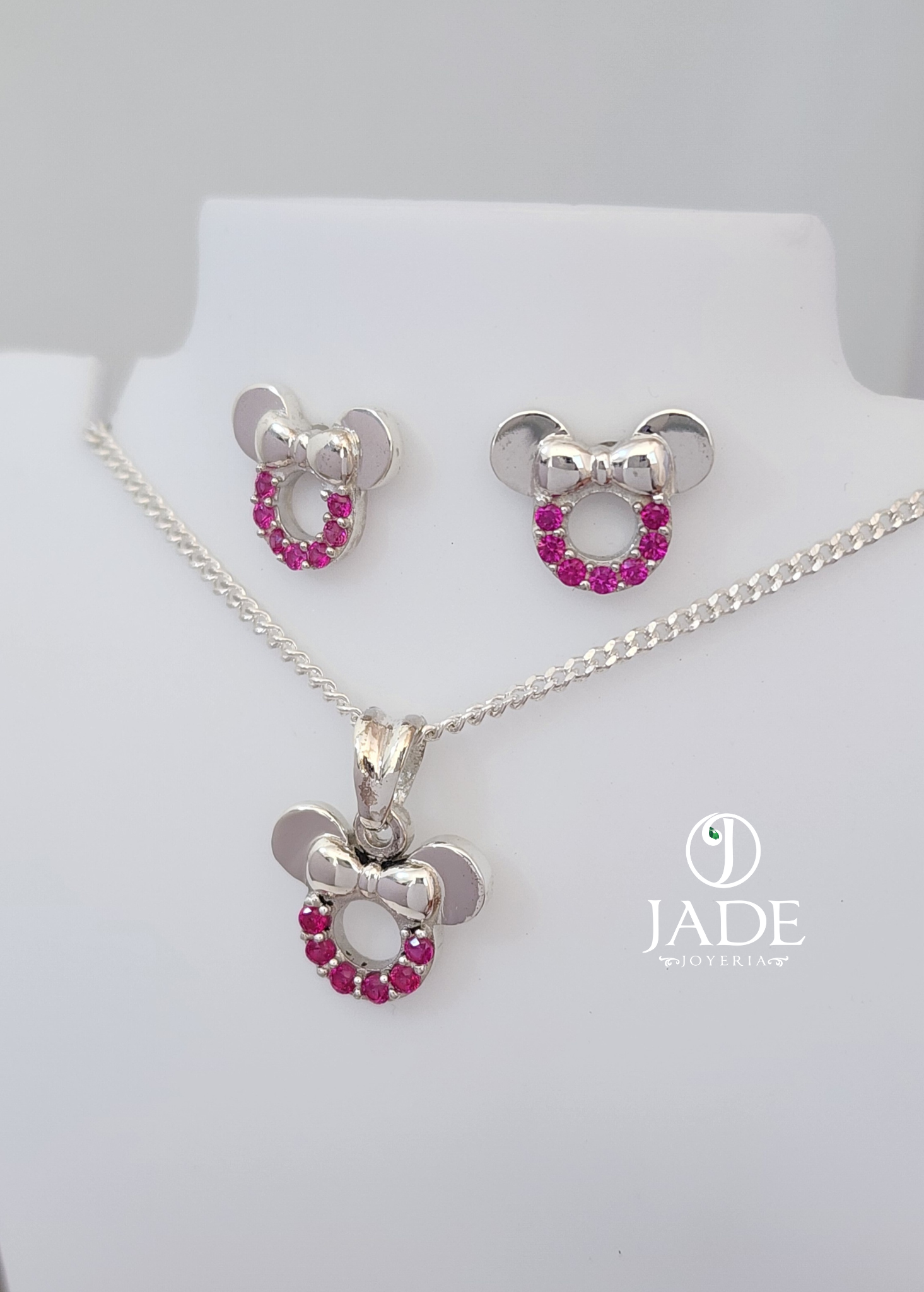 Juego de aretes y collar minie en plata ley