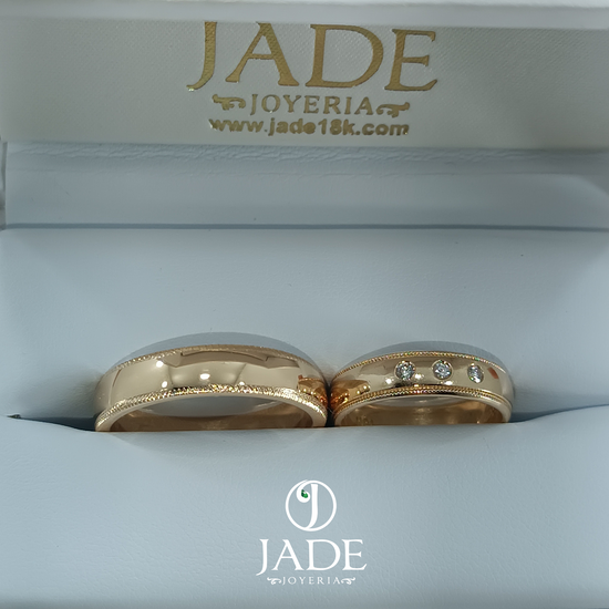 Aros de matrimonio clasico con 3 piedritas en oro 18k – Jade18k (vista 3)