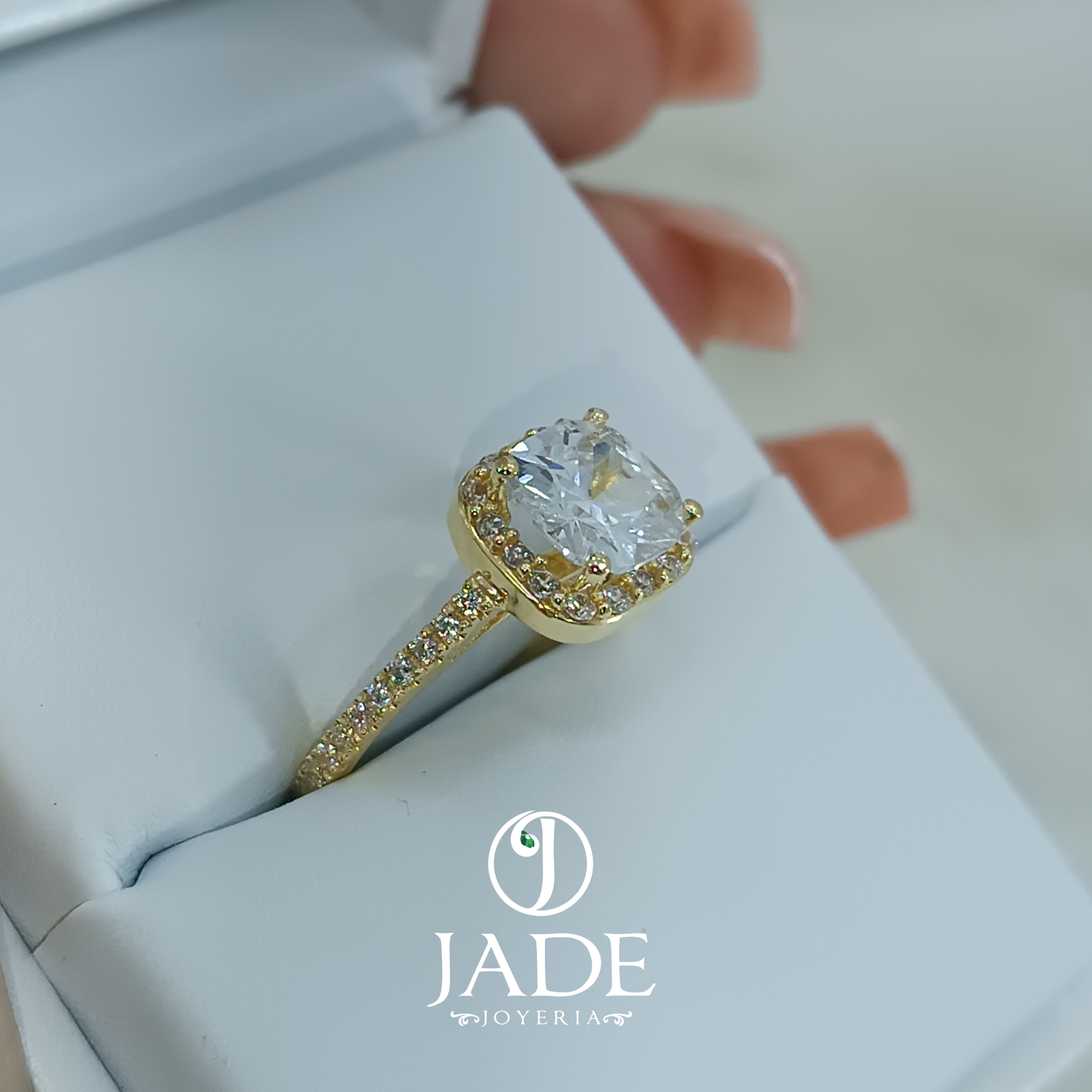 Anillo Kerry de compromiso