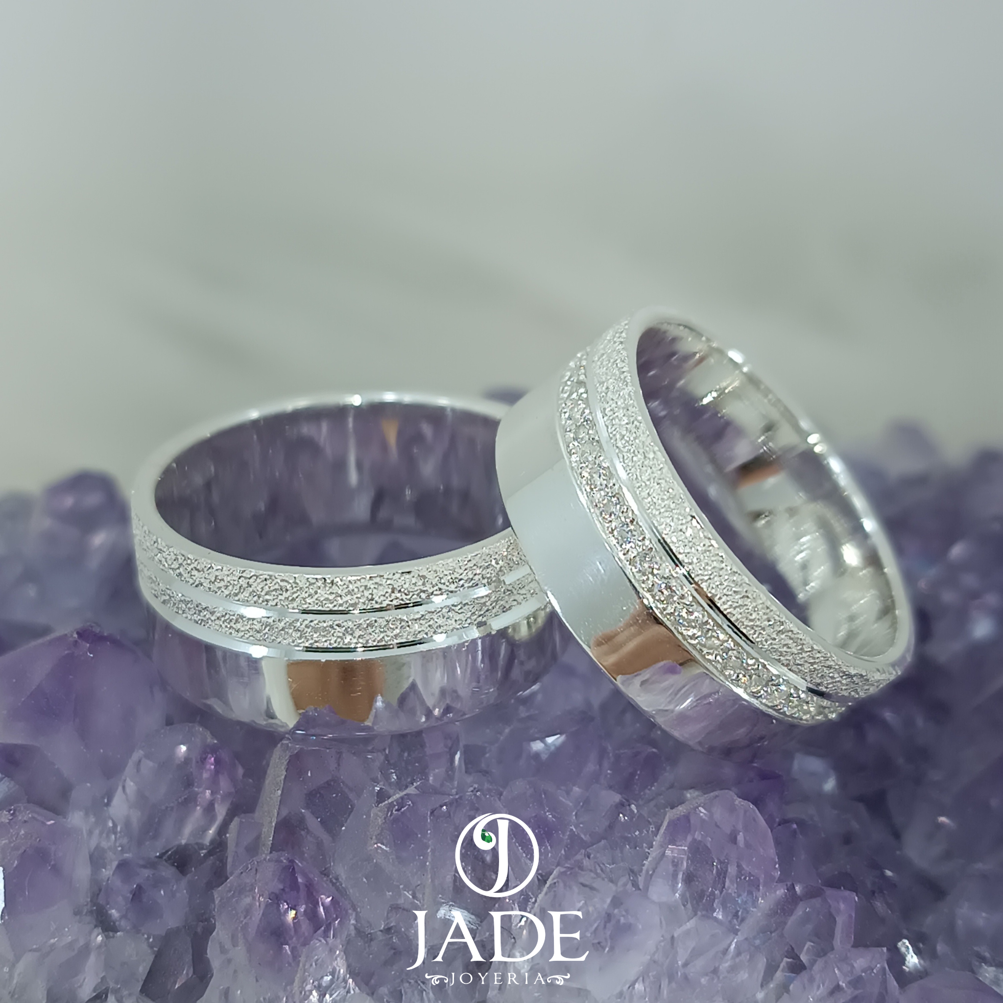 Aros de matrimonio diamantados con pedrería en plata ley