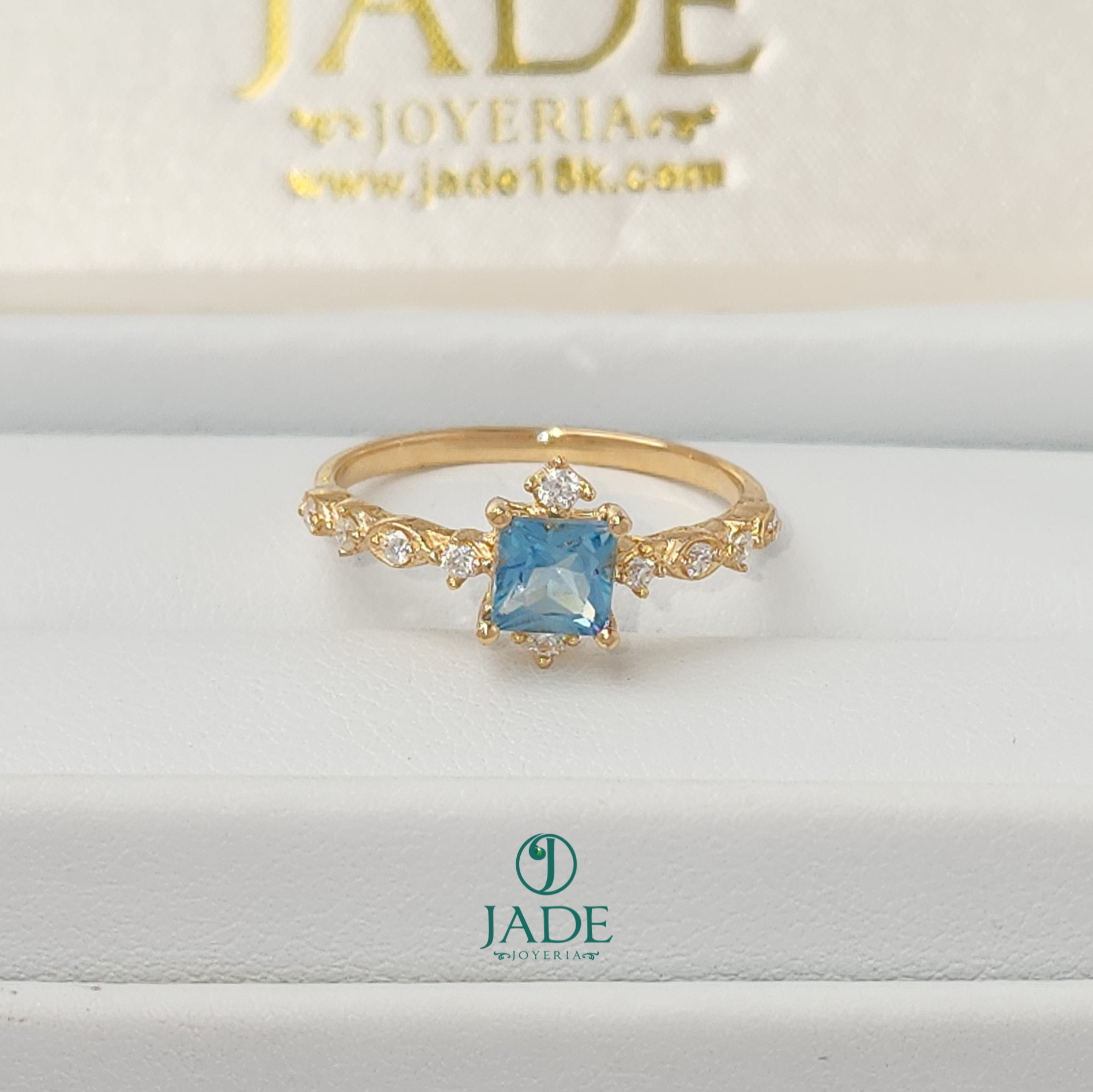 Anillo de Compromiso "Encantador"