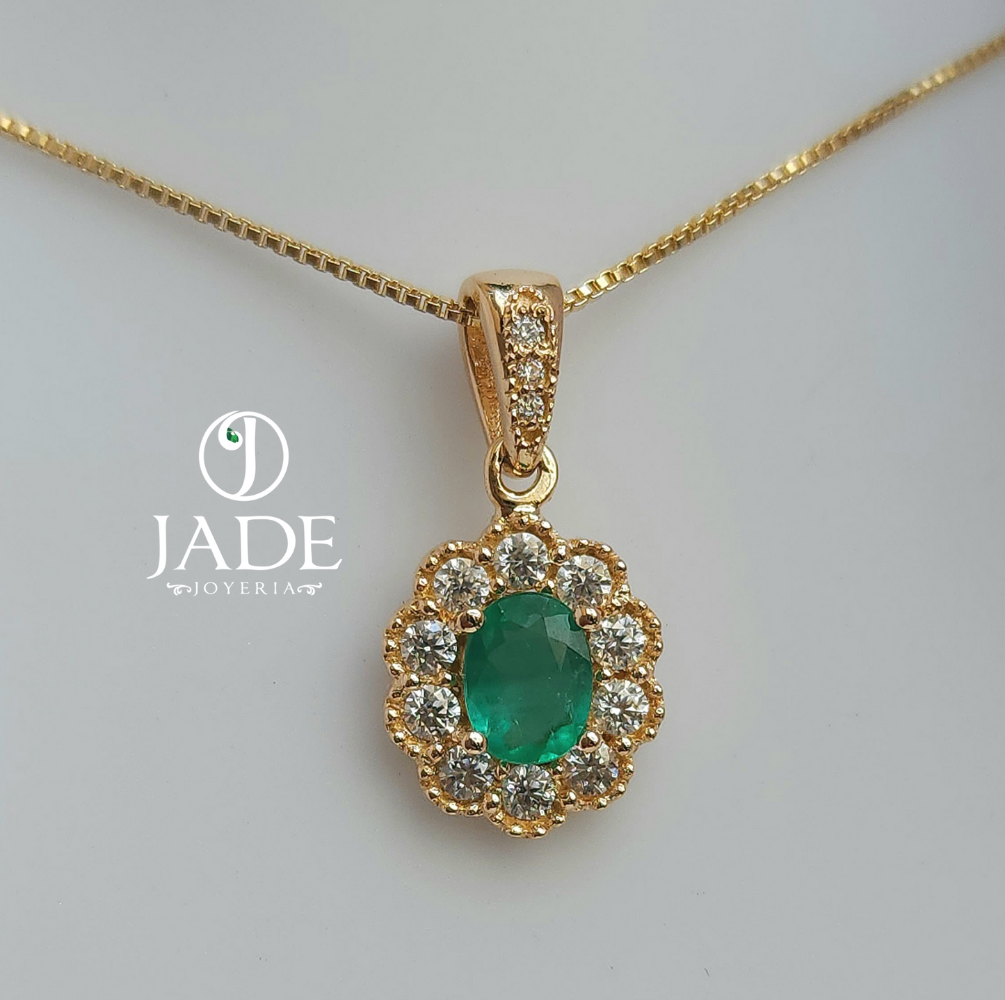 Dije Graciela en oro 18k