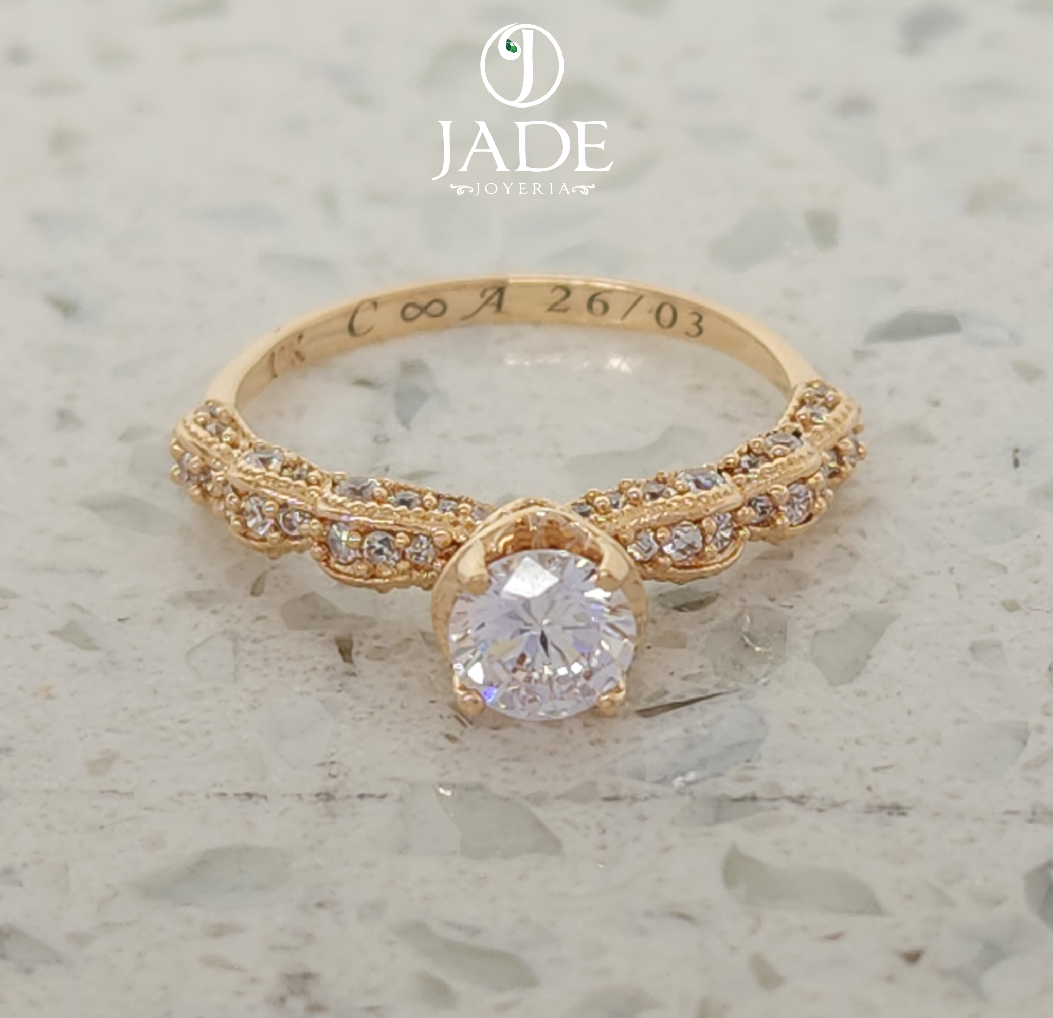 Anillo cruzado de compromiso