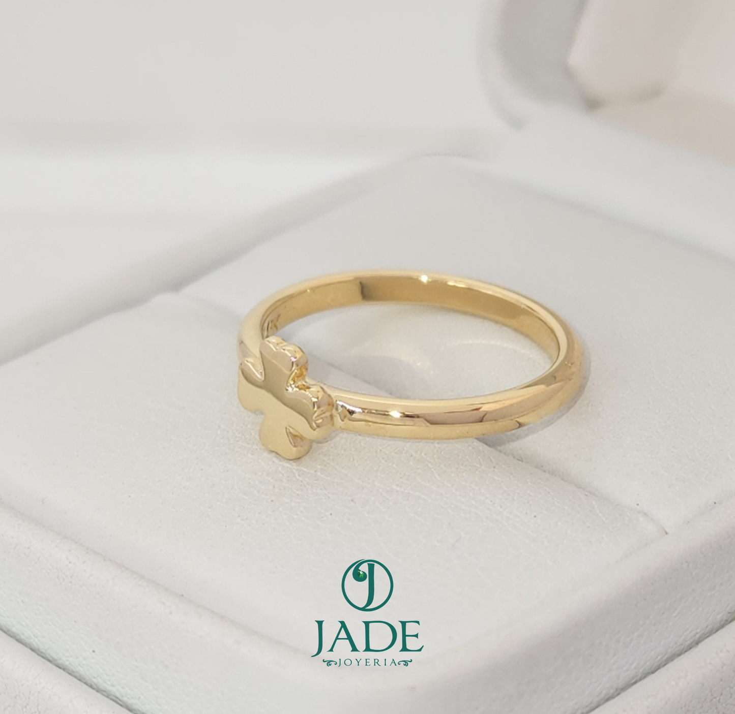 Anillo de trébol en oro 18k