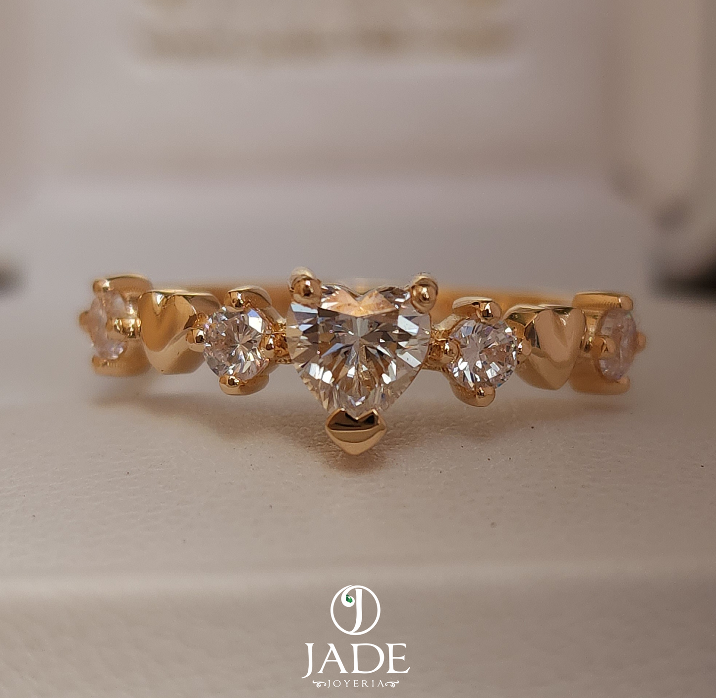 Anillo de corazones en oro 18k