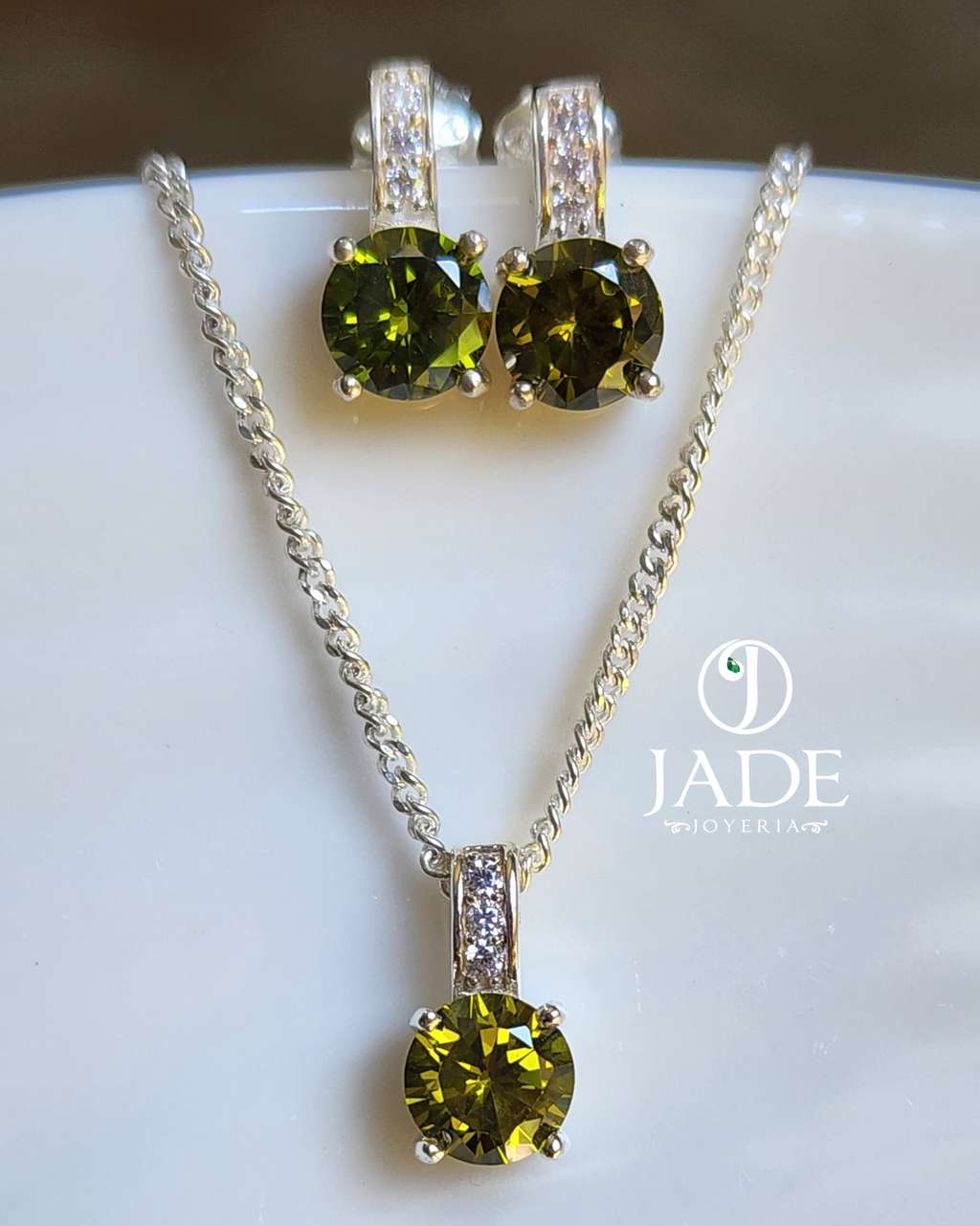 Juego de aretes y collar Mery en plata fina