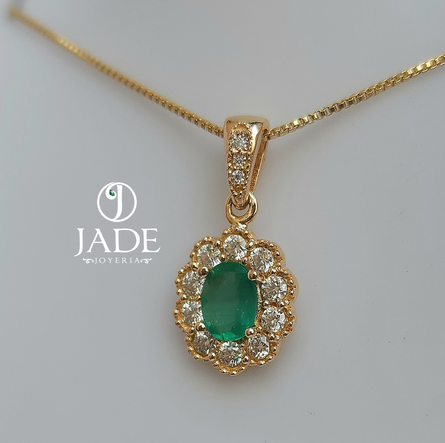 Dije Graciela en oro 18k