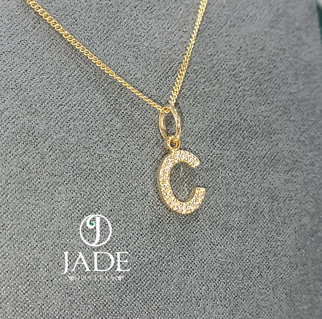 Dije de inicial C