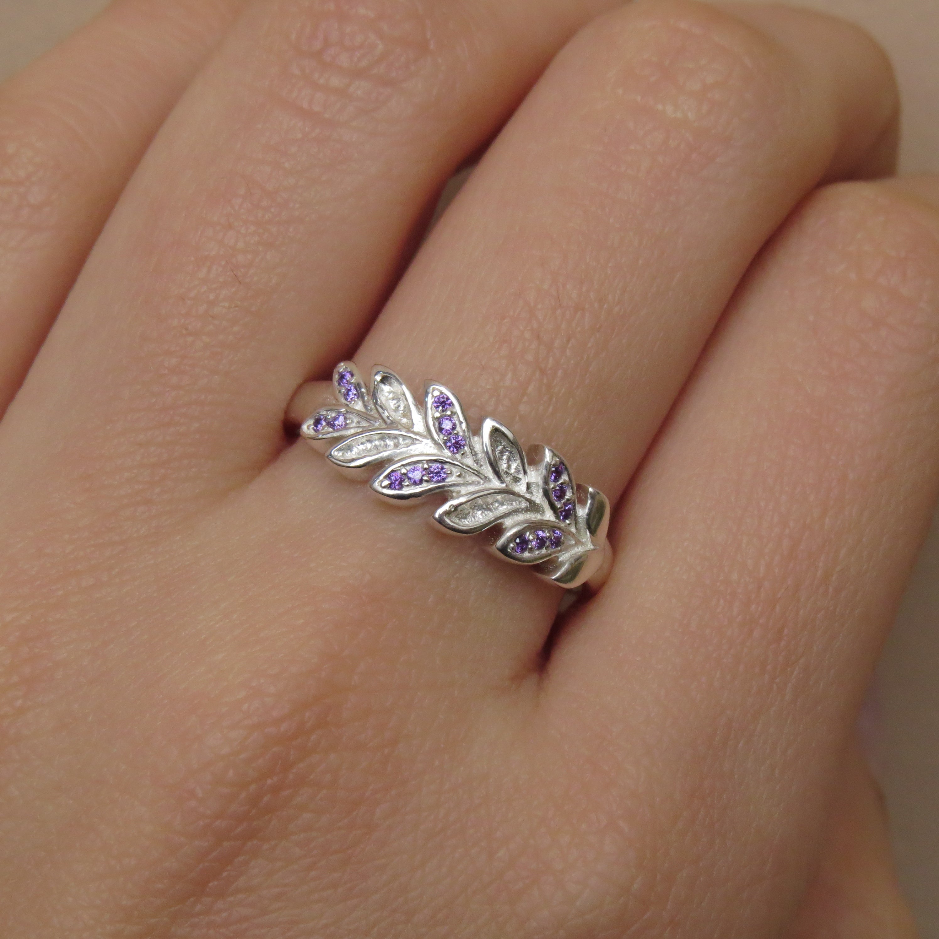 Anillo de hojas con piedras azul en plata fina