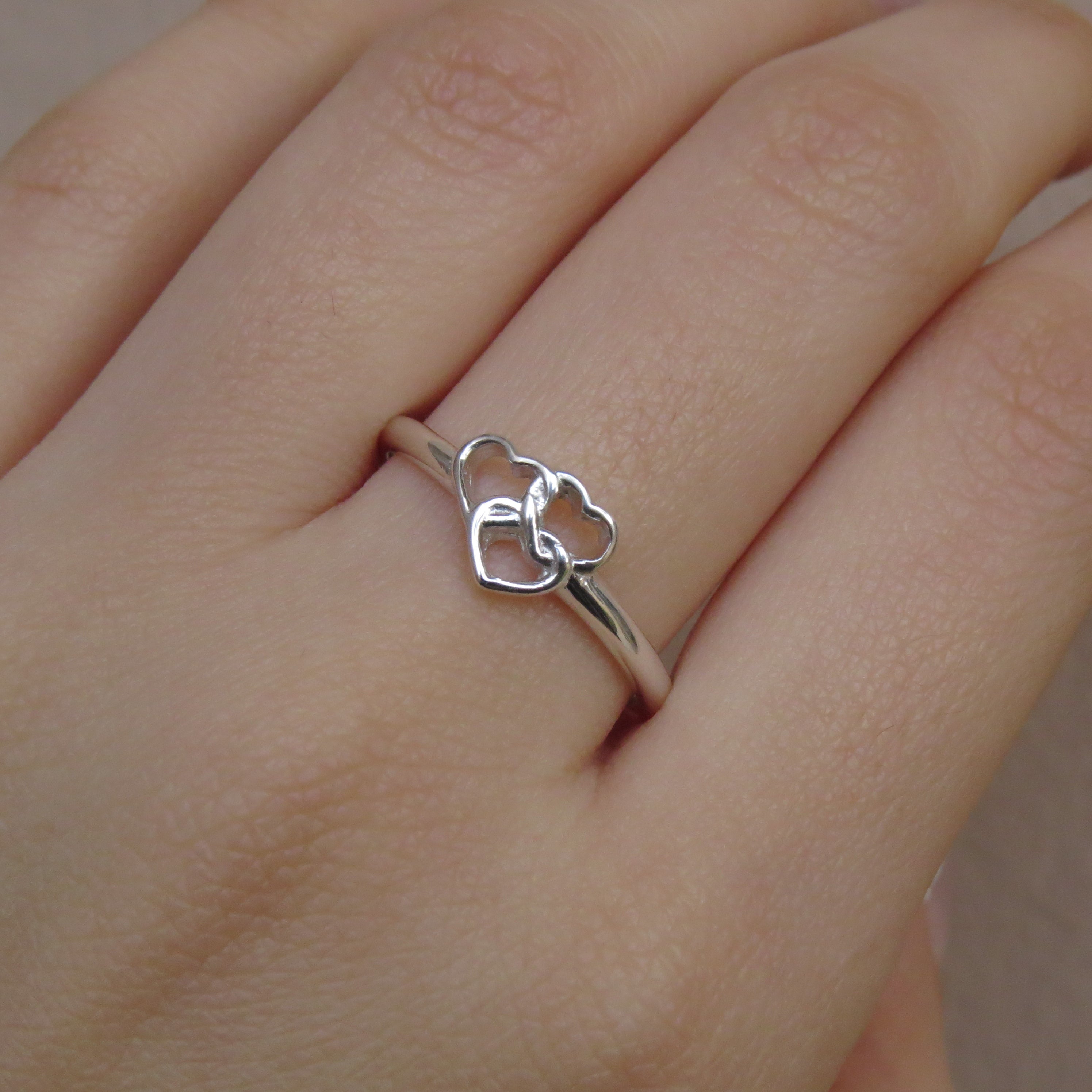 Anillo de corazones en plata fina