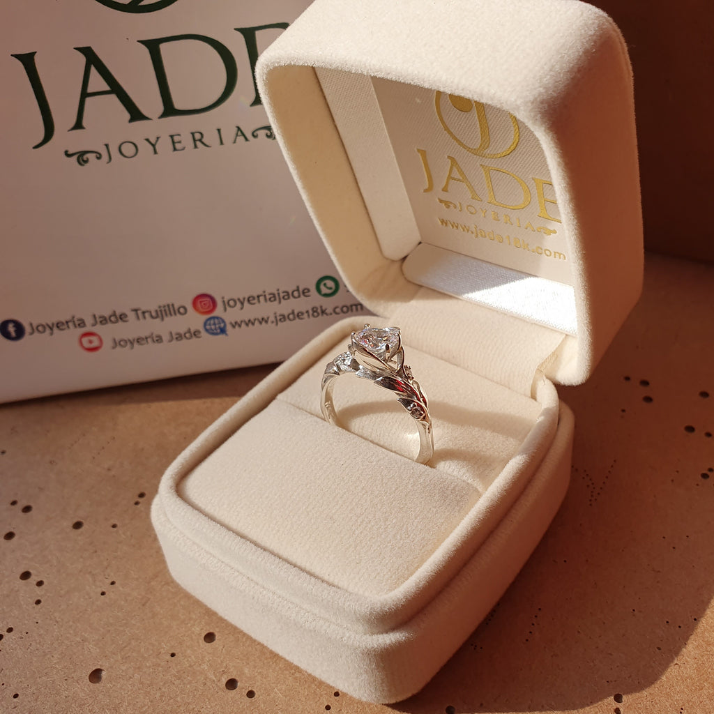 Anillo forma de rosa de Compromiso en plata ley