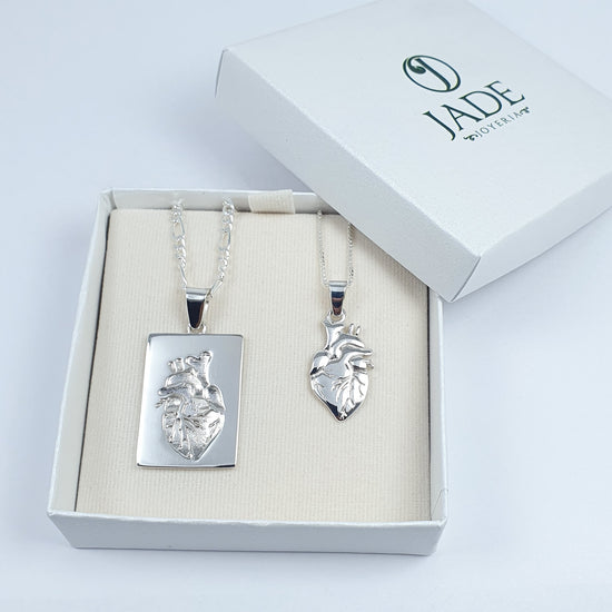 Dijes para Pareja Placa y Corazón Plata Ley – Jade18k (vista 2)