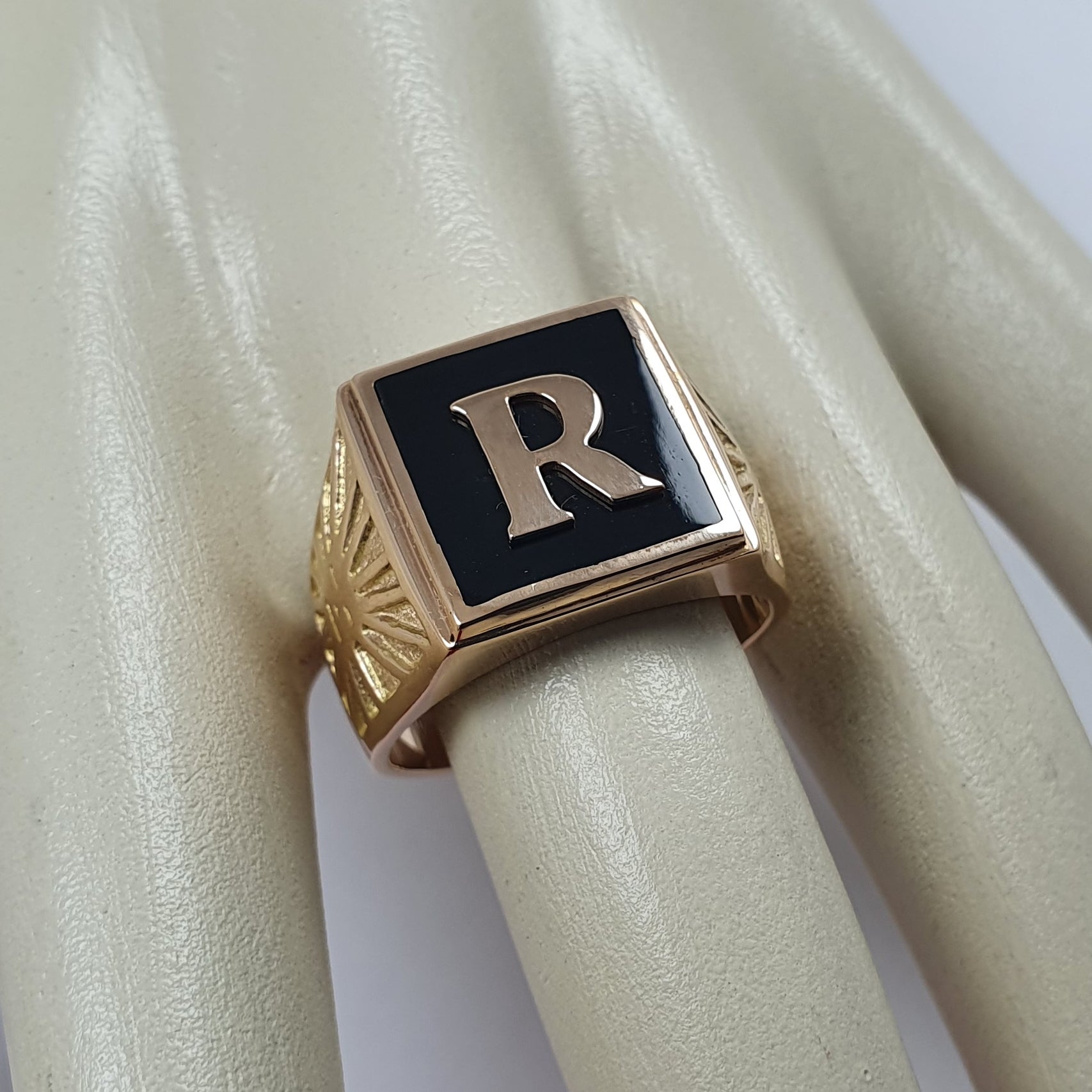 Inti Inicial Oro de 18k