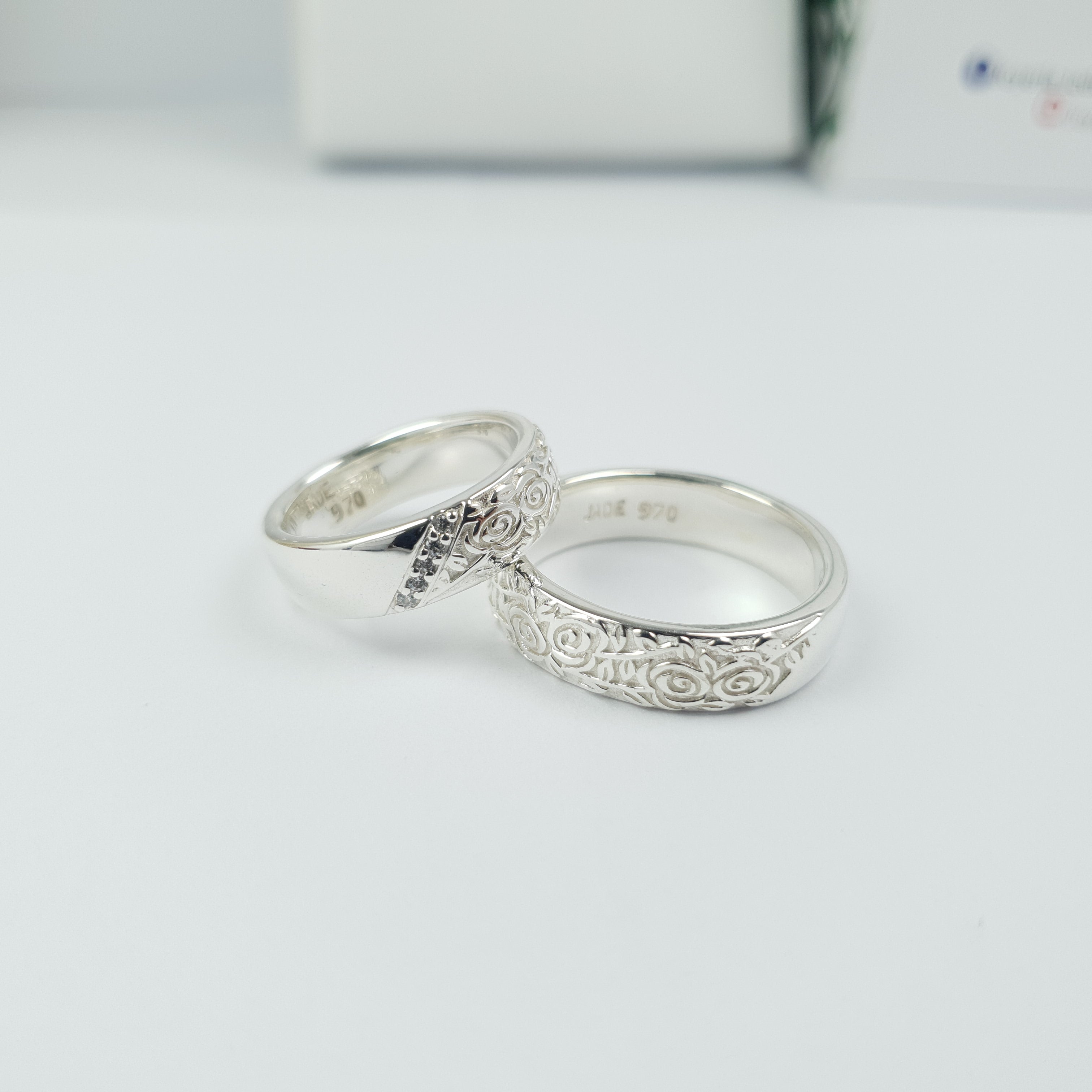 Alianzas en Plata Estilo Labrado Rosa con Piedras