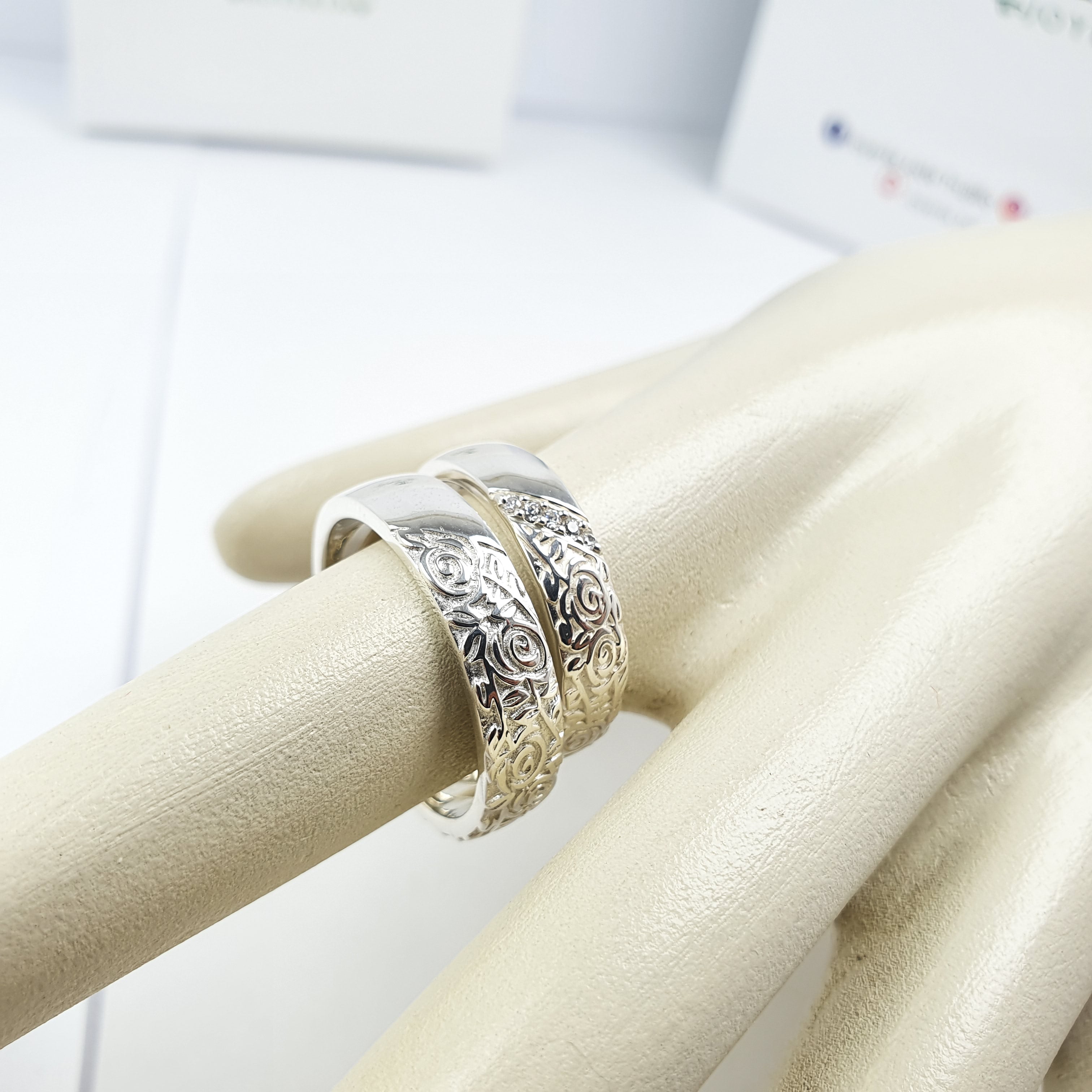 Alianzas en Plata Estilo Labrado Rosa con Piedras