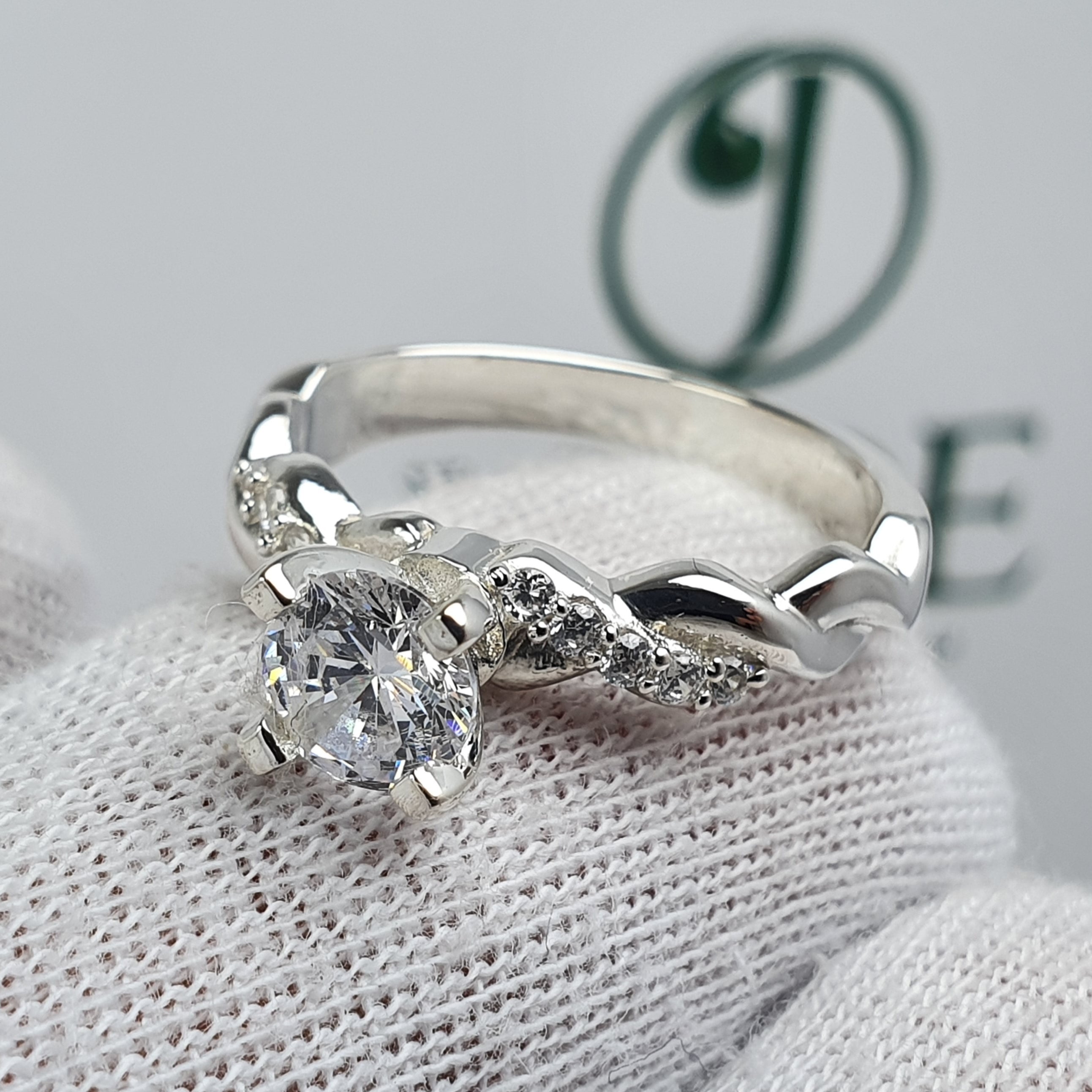 Anillo de Compromiso Aniversario Entrelazado en Plata Ley