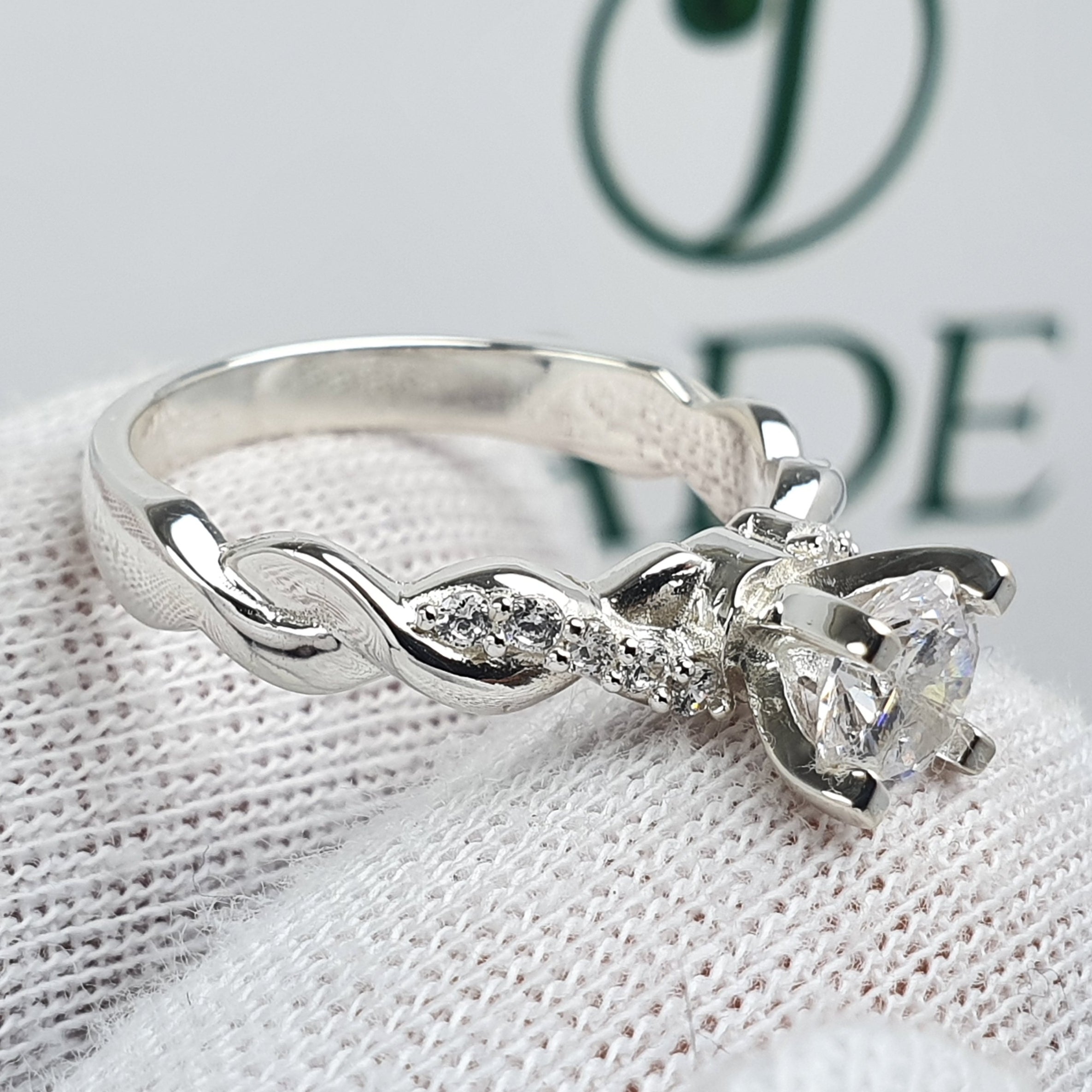 Anillo de Compromiso Aniversario Entrelazado en Plata Ley