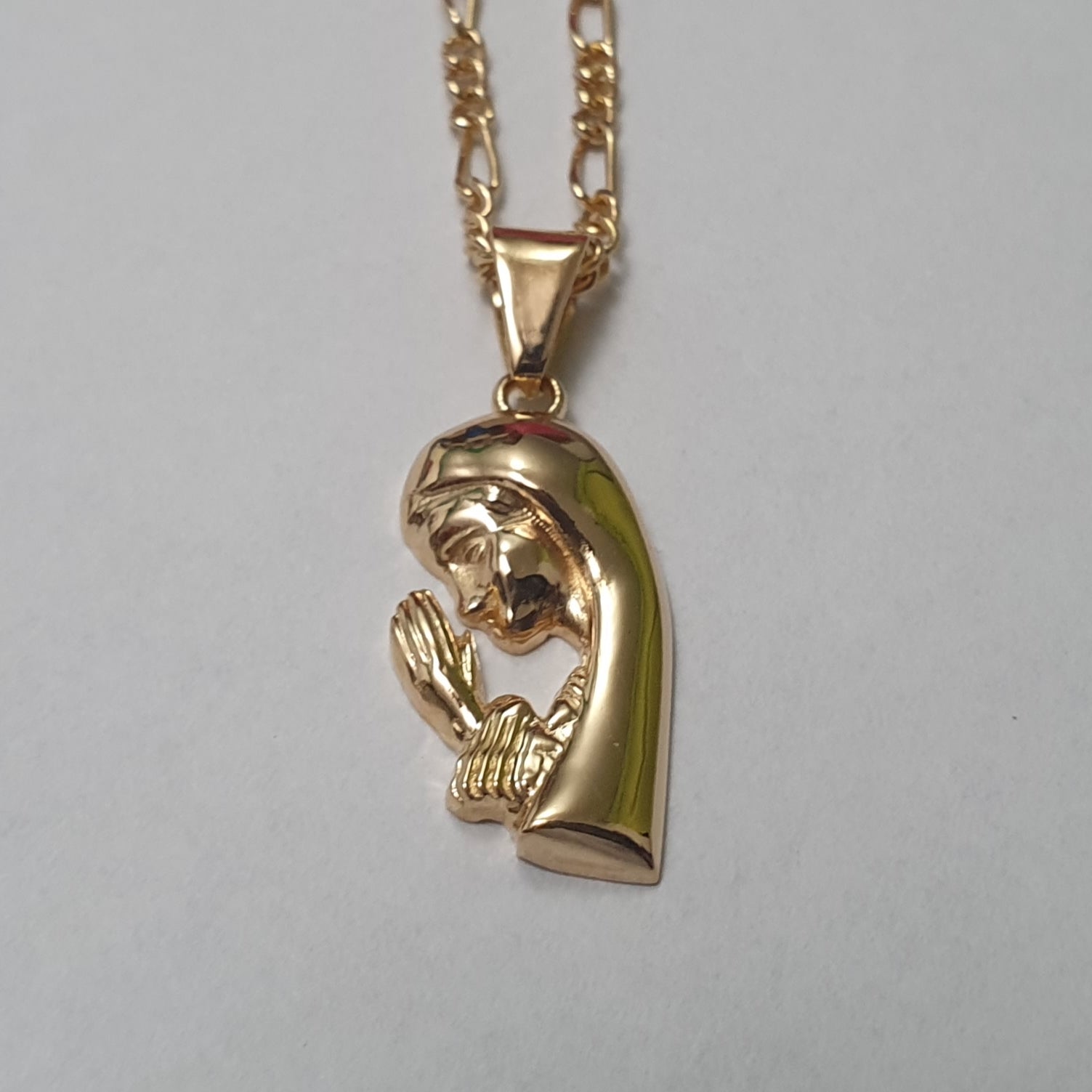 Dije de Virgen en oro 18k