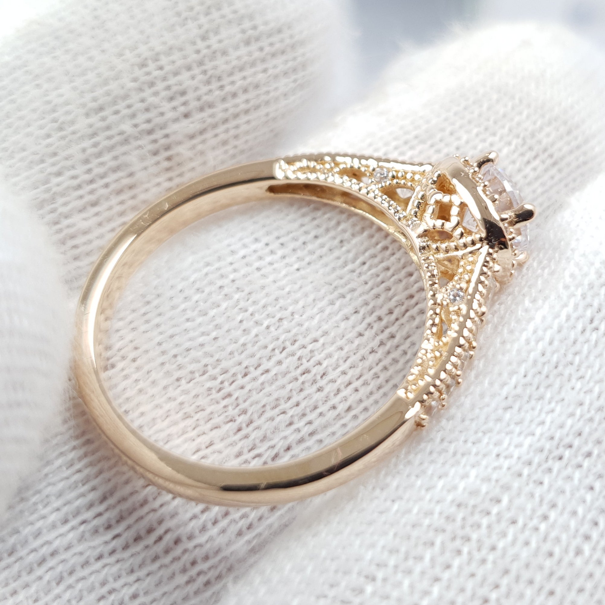 Anillo Alba de Compromiso Con Piedra Blanca Oro 18k